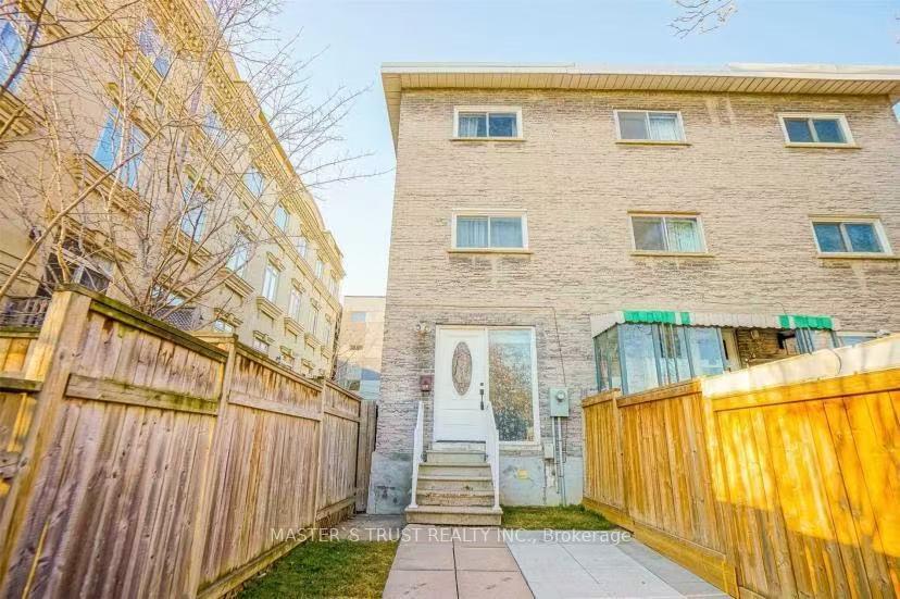 Photo 6 of 52 carr Street, Toronto, Kensington-Chinatown — HOMEH
