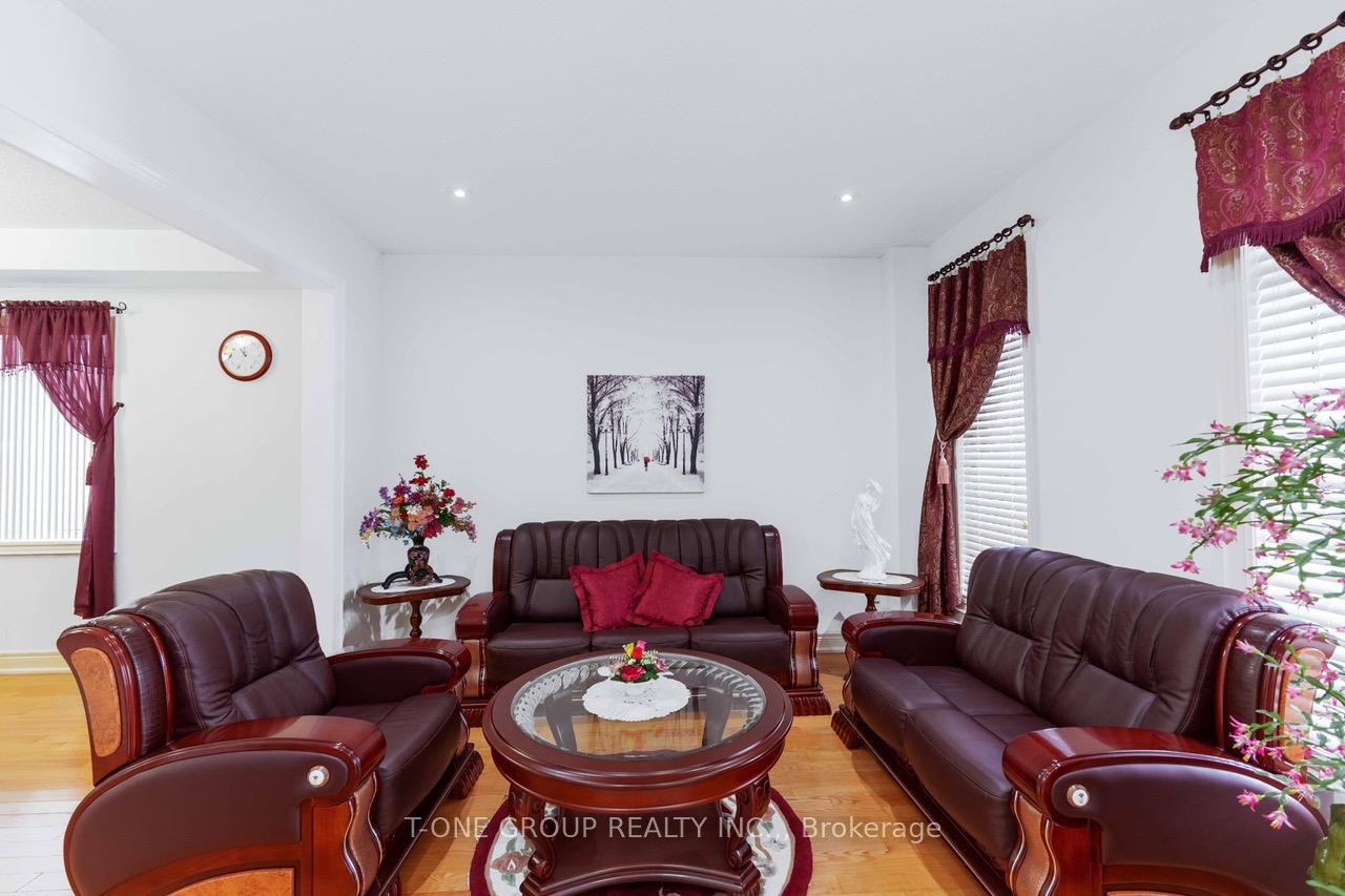 Photo 5 of 18 Yellow Pine Road, Brampton, Bram East — HOMEH