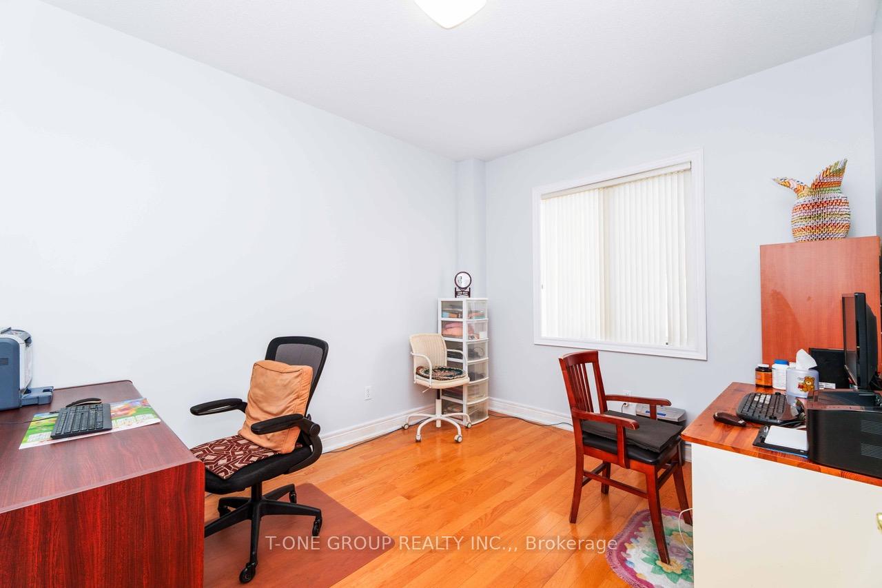 Photo 2 of 18 Yellow Pine Road, Brampton, Bram East — HOMEH