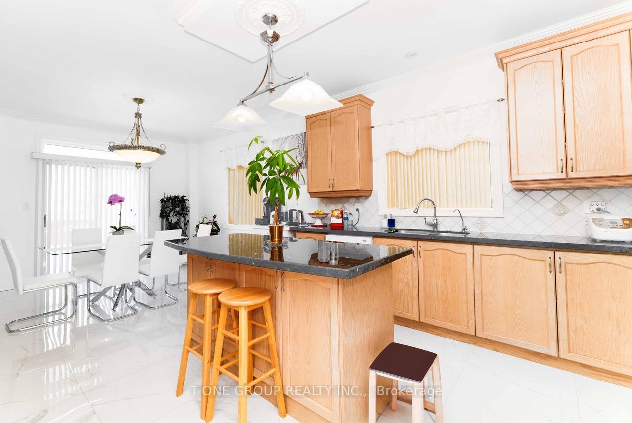 Photo 4 of 18 Yellow Pine Road, Brampton, Bram East — HOMEH