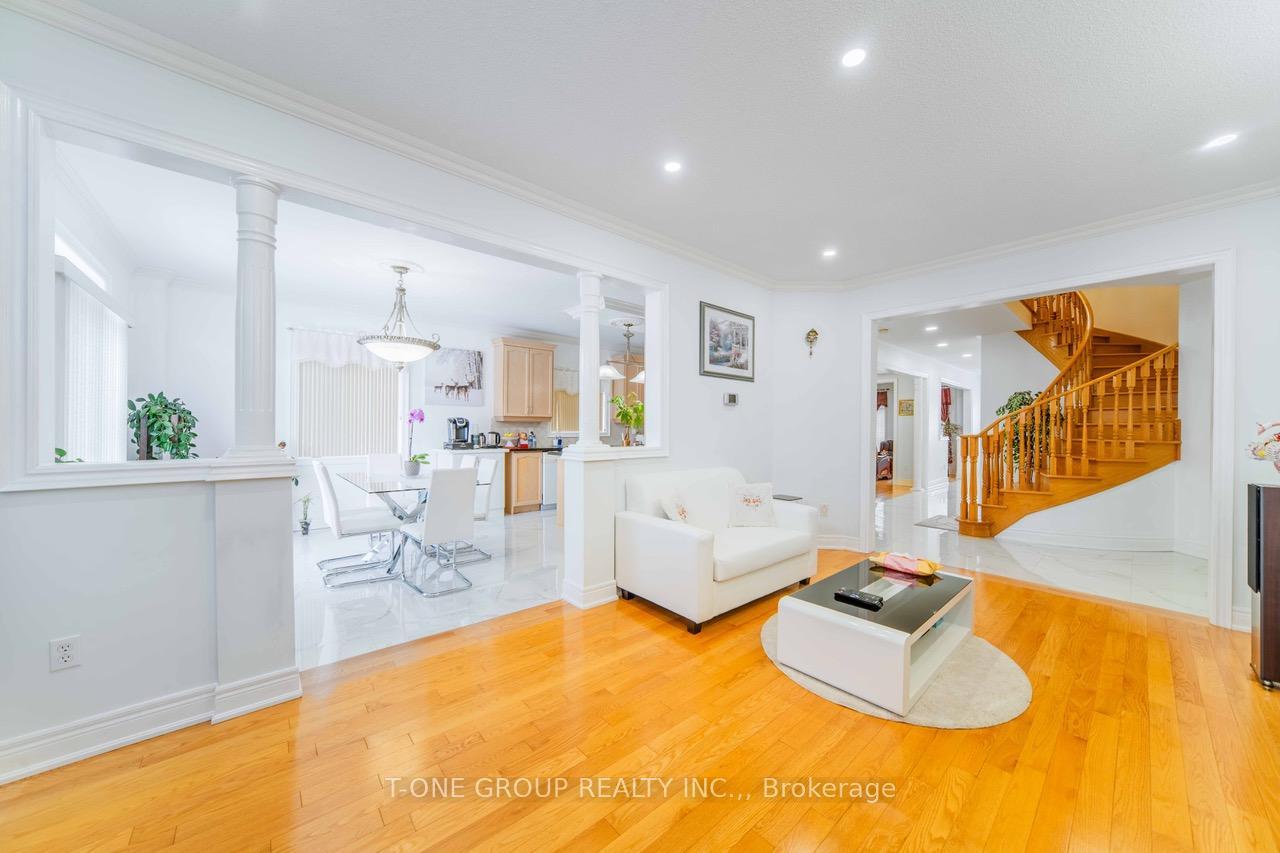 Photo 7 of 18 Yellow Pine Road, Brampton, Bram East — HOMEH