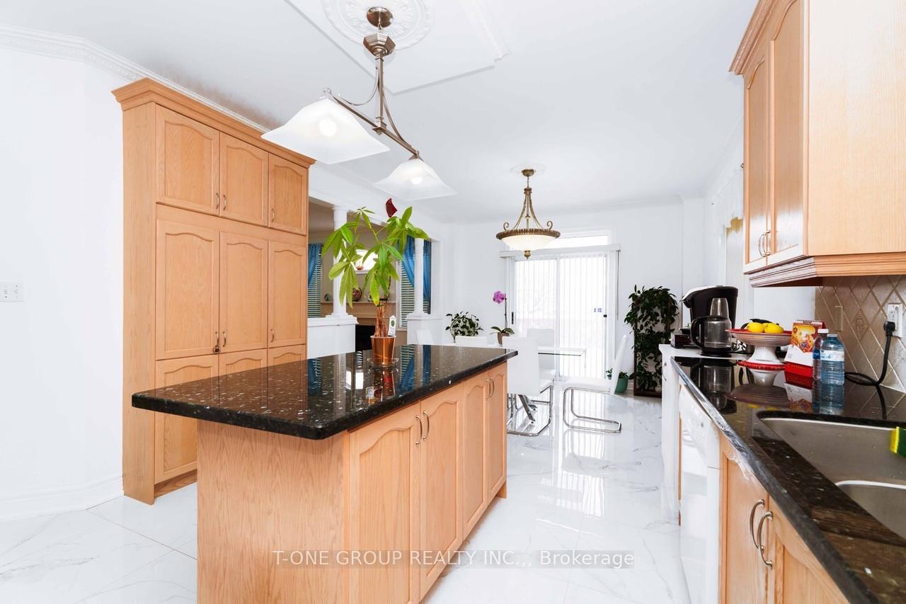 Photo 12 of 18 Yellow Pine Road, Brampton, Bram East — HOMEH
