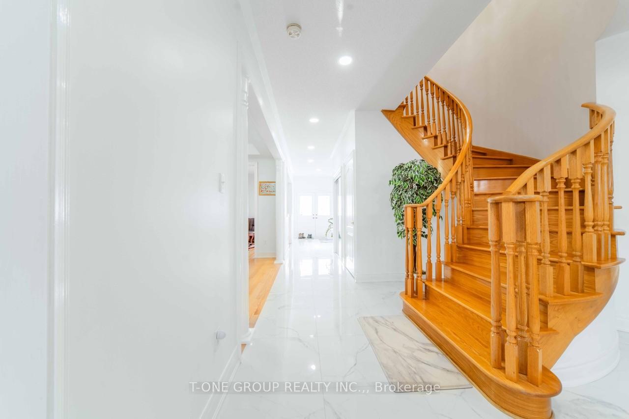 Photo 13 of 18 Yellow Pine Road, Brampton, Bram East — HOMEH