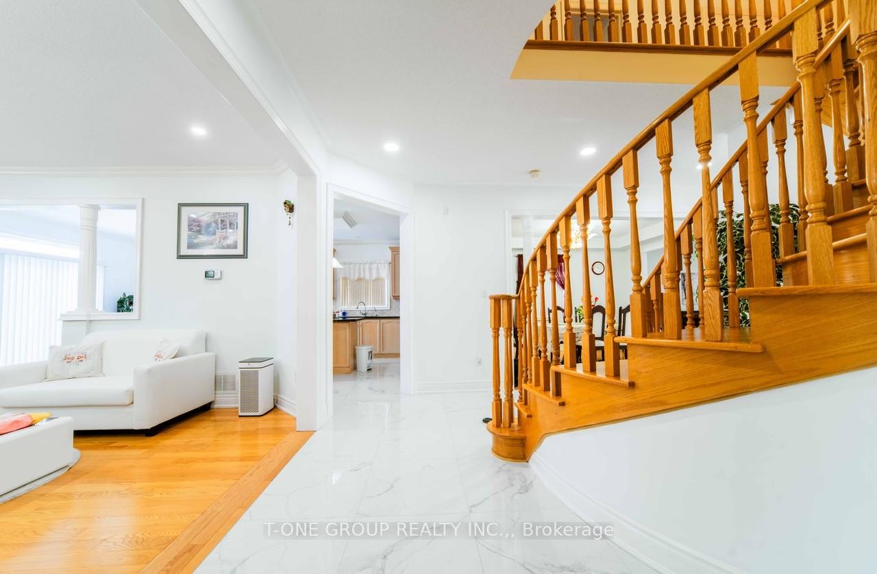 Photo 19 of 18 Yellow Pine Road, Brampton, Bram East — HOMEH