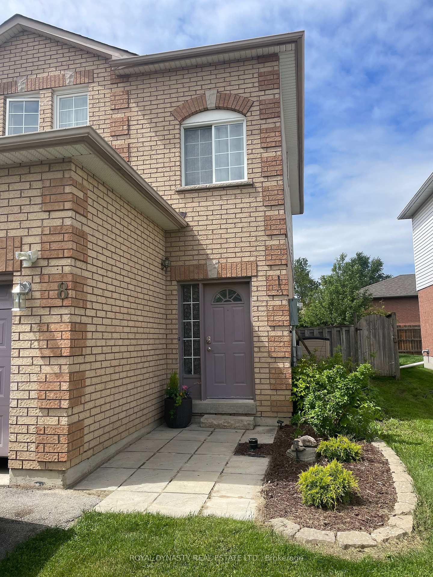 Photo 4 of 8 Kate Aitken Crescent, New Tecumseth, Beeton — HOMEH