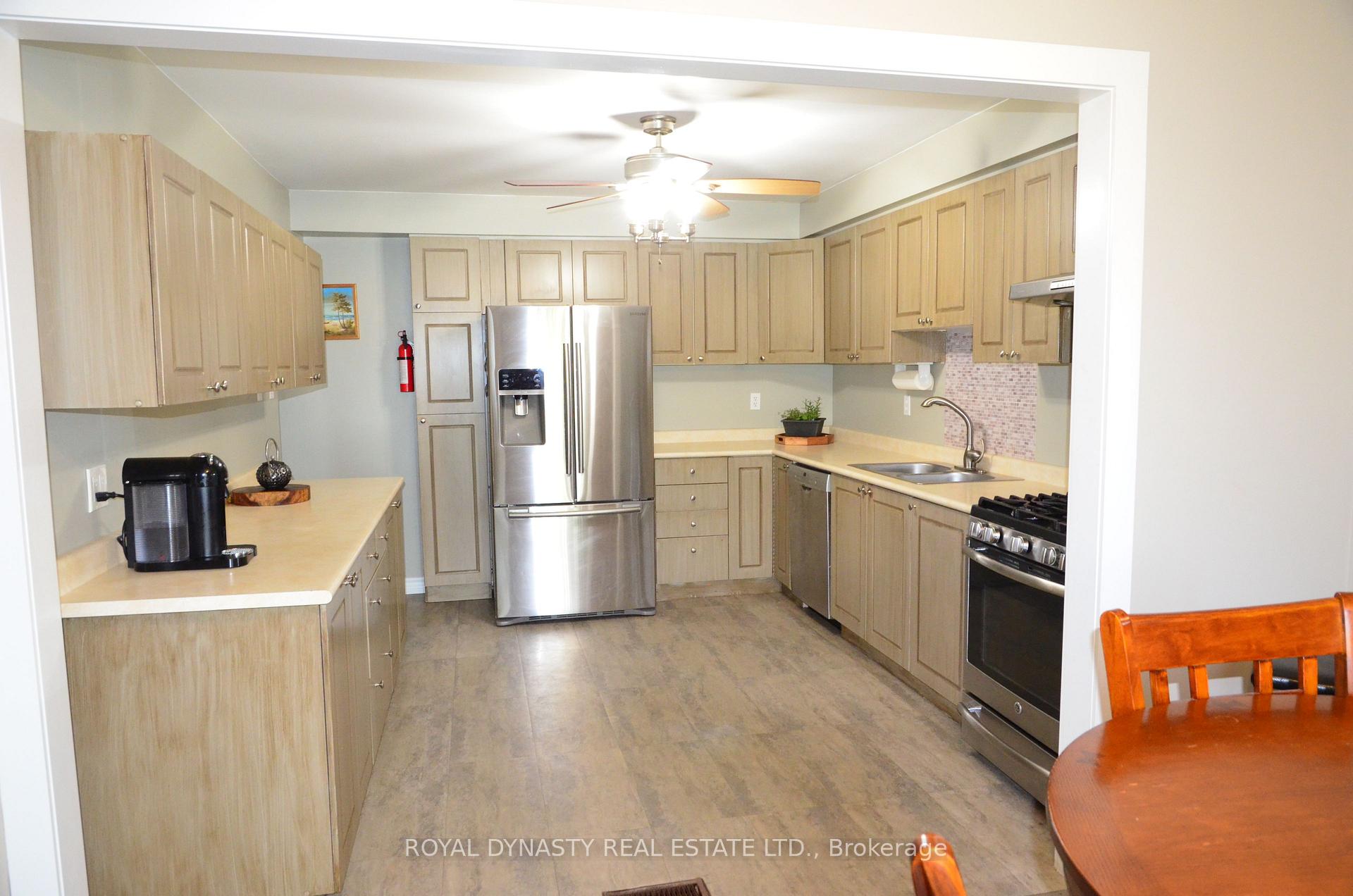 Photo 9 of 8 Kate Aitken Crescent, New Tecumseth, Beeton — HOMEH