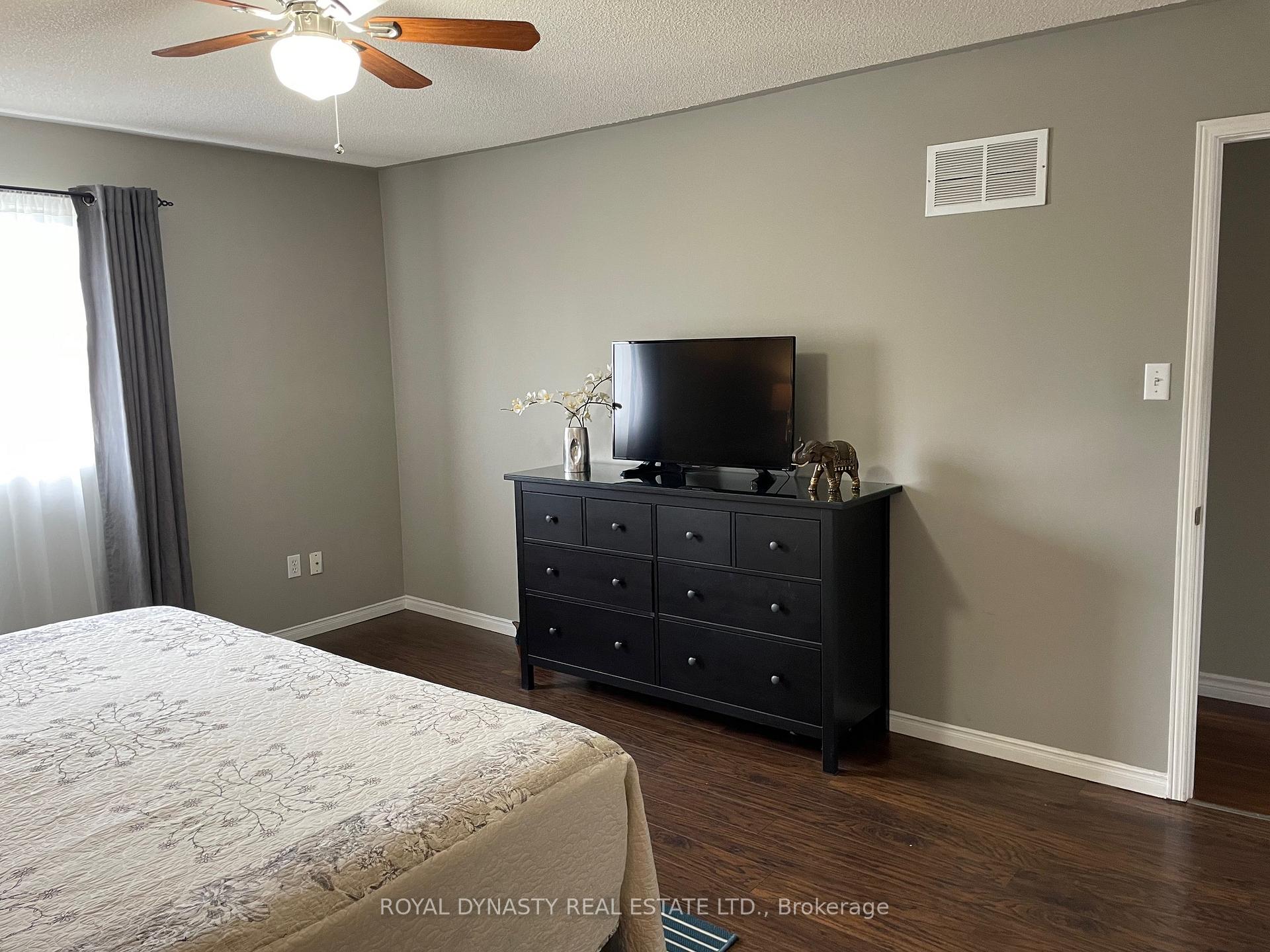 Photo 15 of 8 Kate Aitken Crescent, New Tecumseth, Beeton — HOMEH