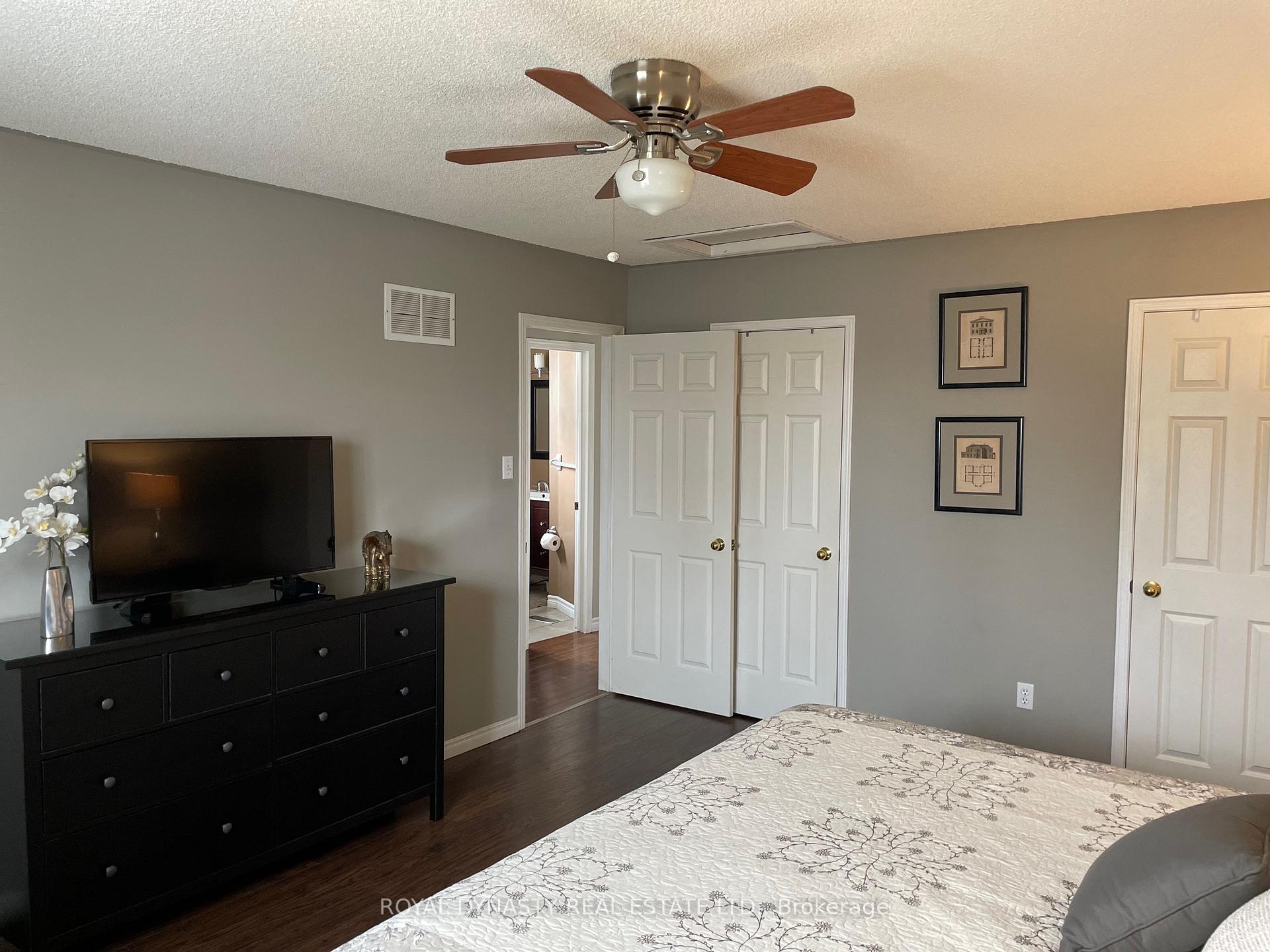 Photo 16 of 8 Kate Aitken Crescent, New Tecumseth, Beeton — HOMEH
