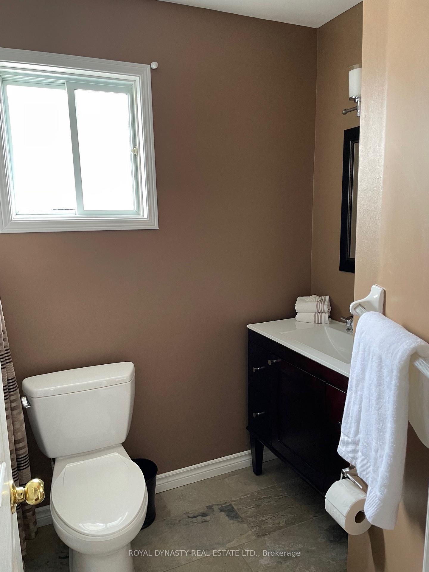 Photo 14 of 8 Kate Aitken Crescent, New Tecumseth, Beeton — HOMEH