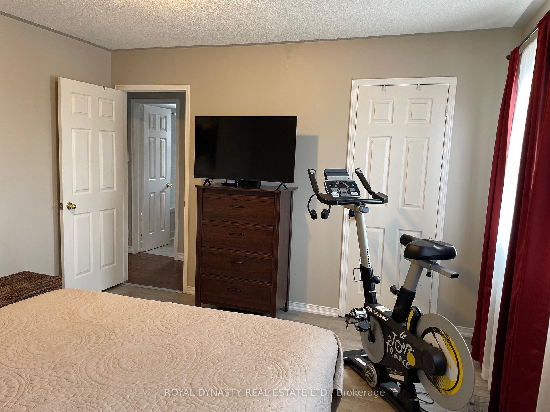 Photo 21 of 8 Kate Aitken Crescent, New Tecumseth, Beeton — HOMEH