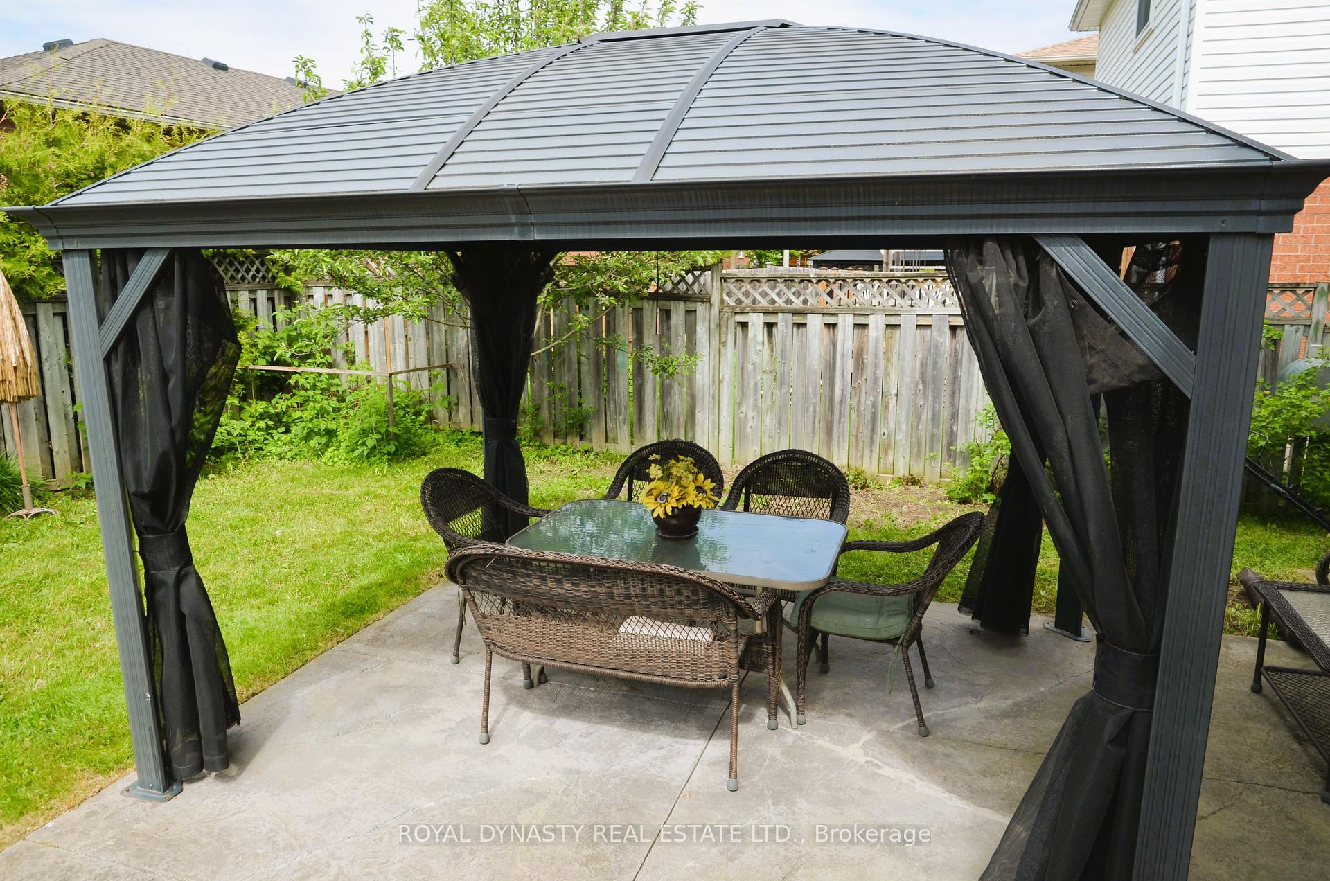 Photo 36 of 8 Kate Aitken Crescent, New Tecumseth, Beeton — HOMEH