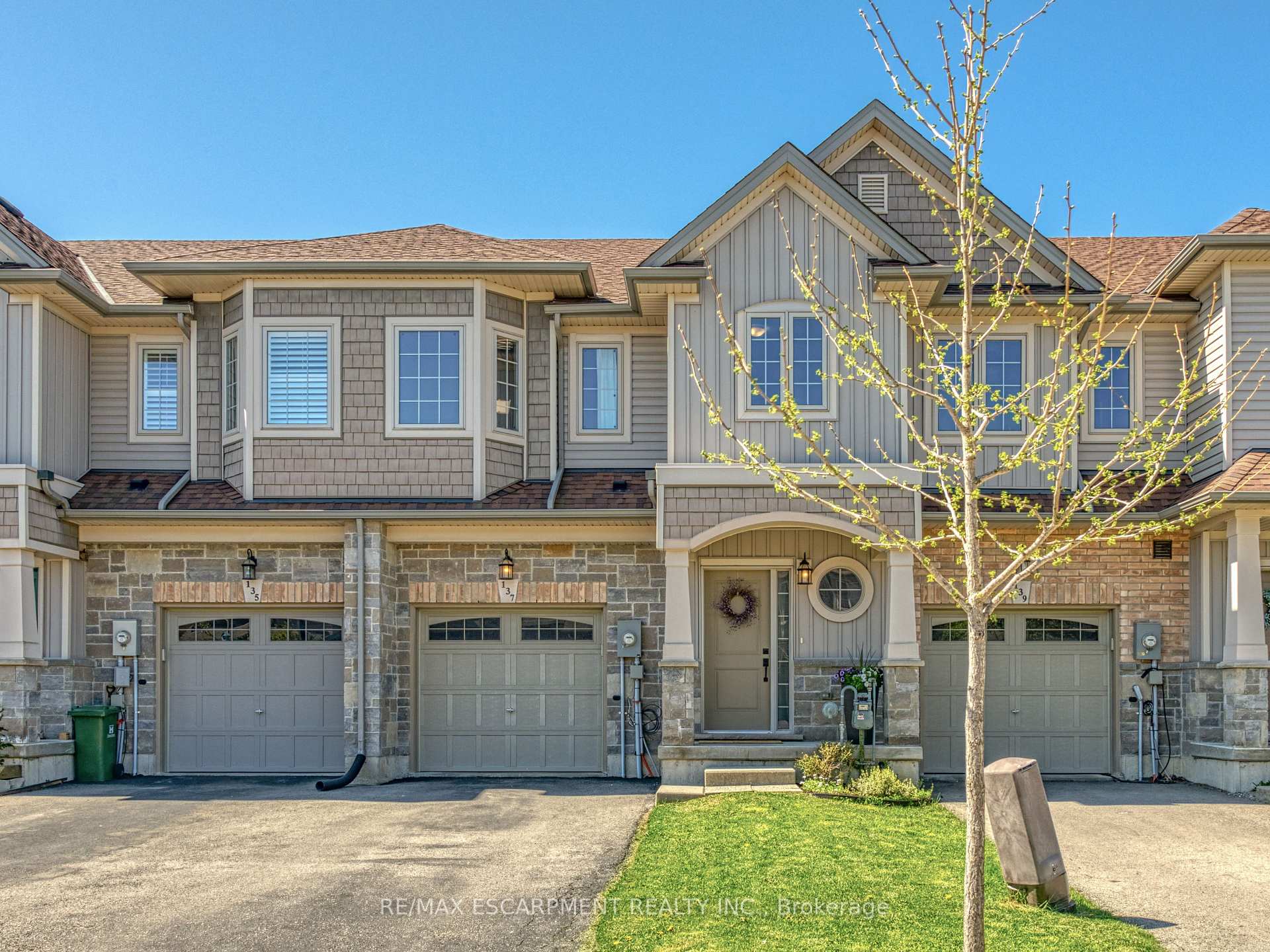 Photo 1 of 137 Kinsman Drive, Hamilton, Binbrook — HOMEH