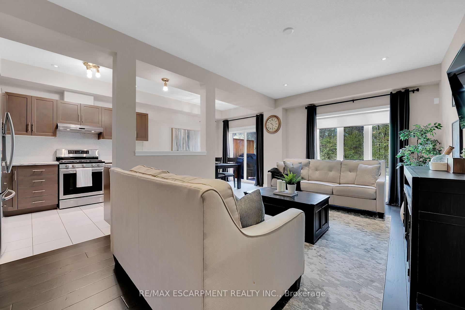 Photo 2 of 137 Kinsman Drive, Hamilton, Binbrook — HOMEH
