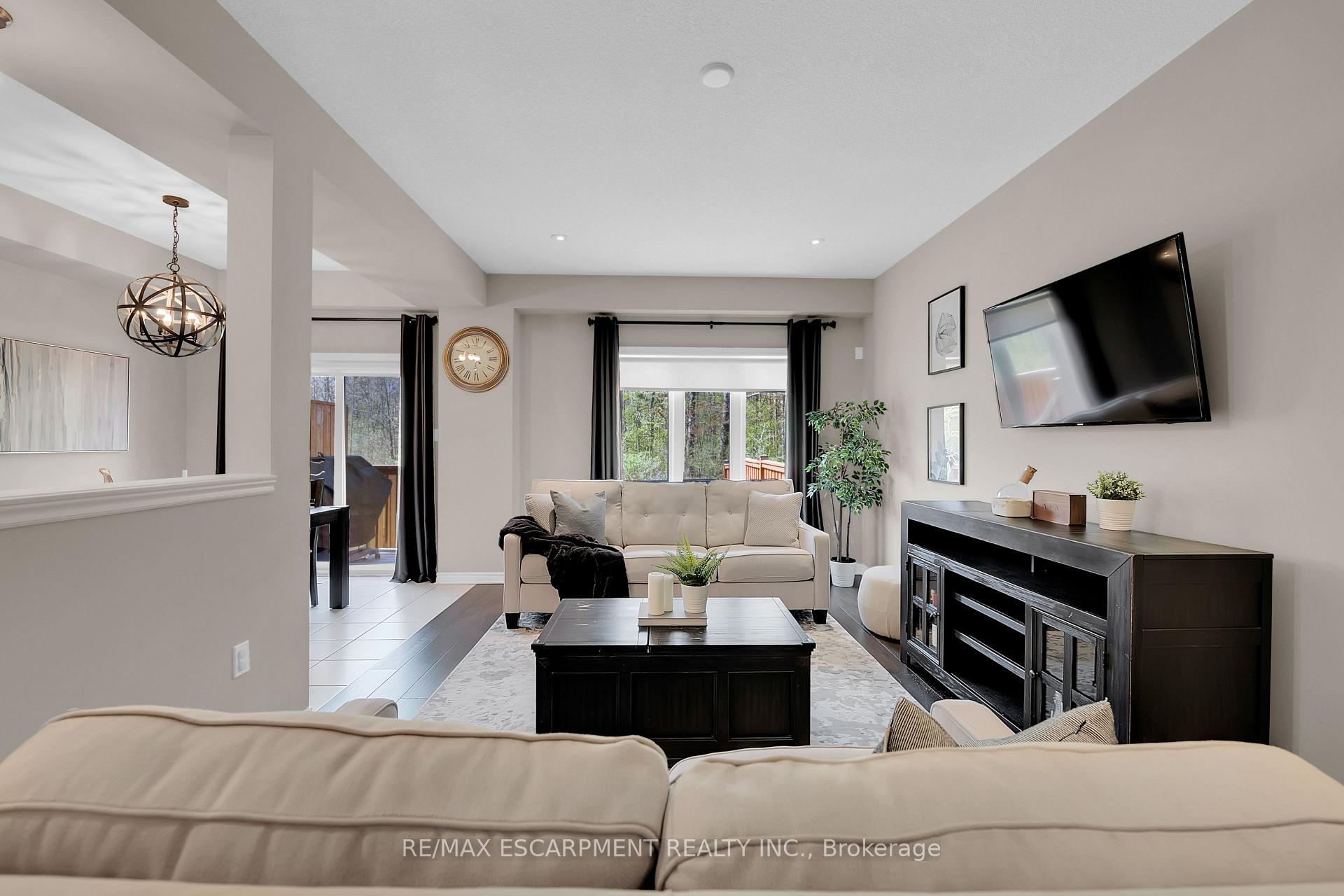 Photo 12 of 137 Kinsman Drive, Hamilton, Binbrook — HOMEH