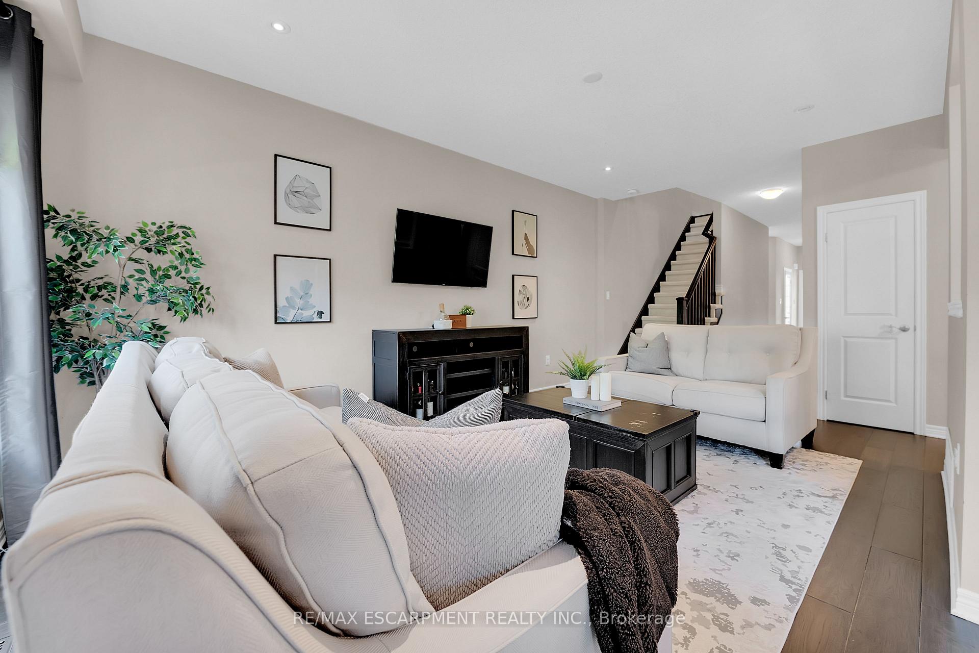 Photo 5 of 137 Kinsman Drive, Hamilton, Binbrook — HOMEH