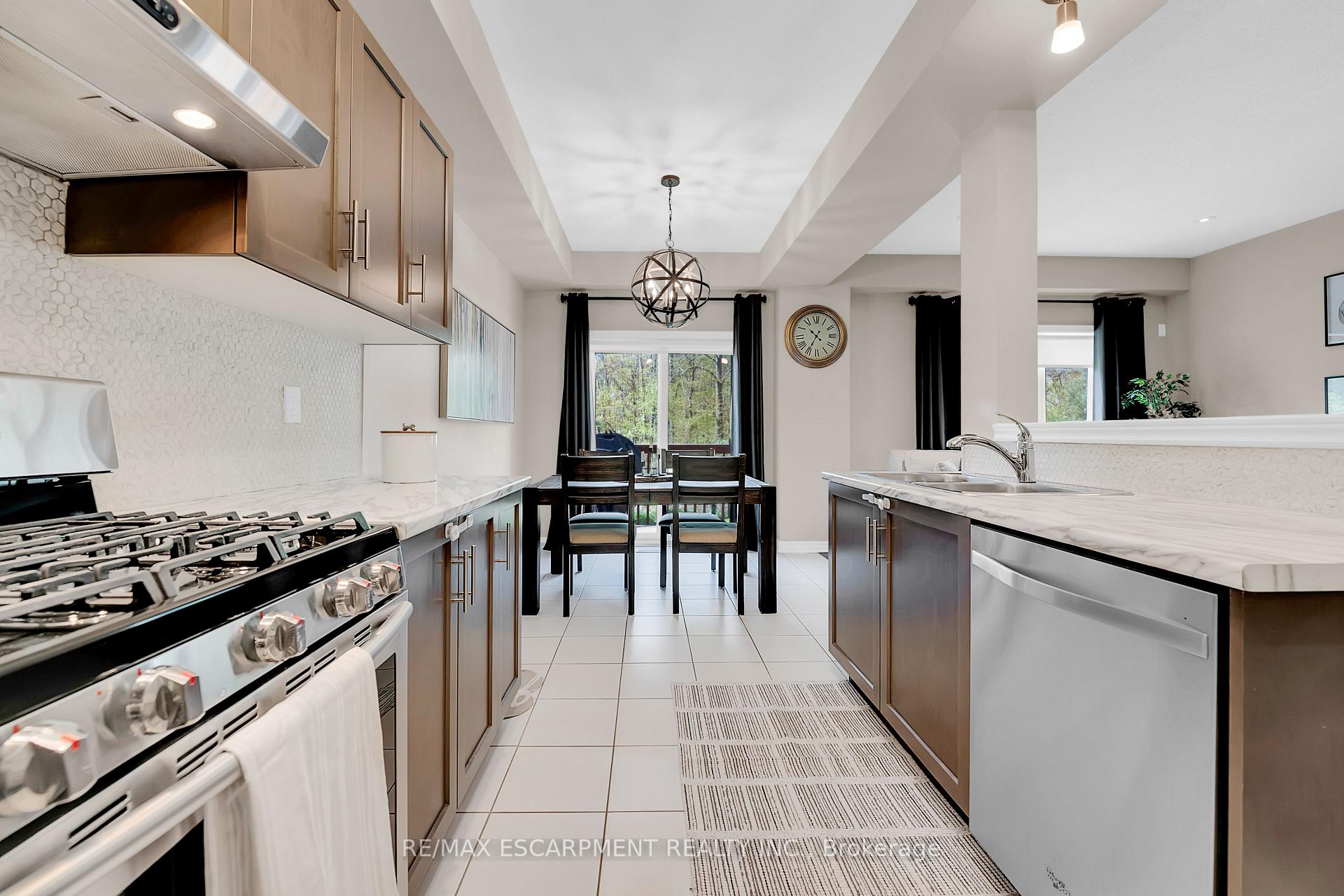 Photo 18 of 137 Kinsman Drive, Hamilton, Binbrook — HOMEH