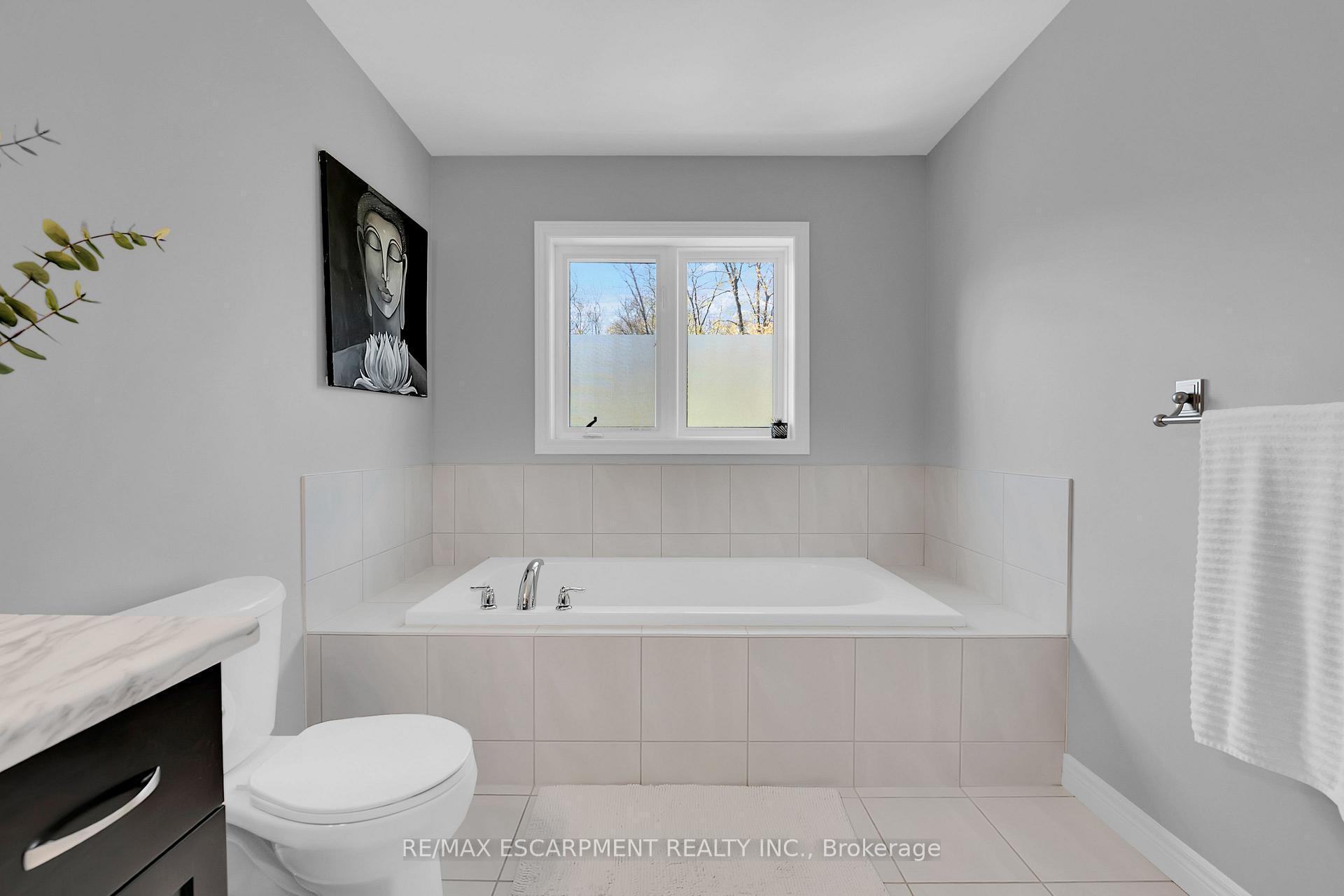 Photo 34 of 137 Kinsman Drive, Hamilton, Binbrook — HOMEH