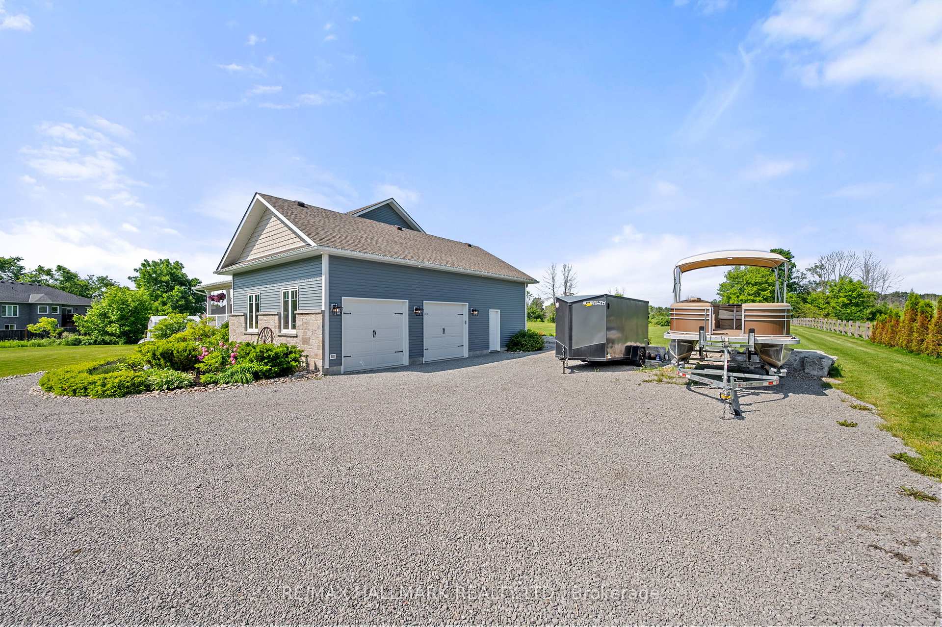 Photo 2 of 185 Riverbank Drive, Georgina, Pefferlaw — HOMEH