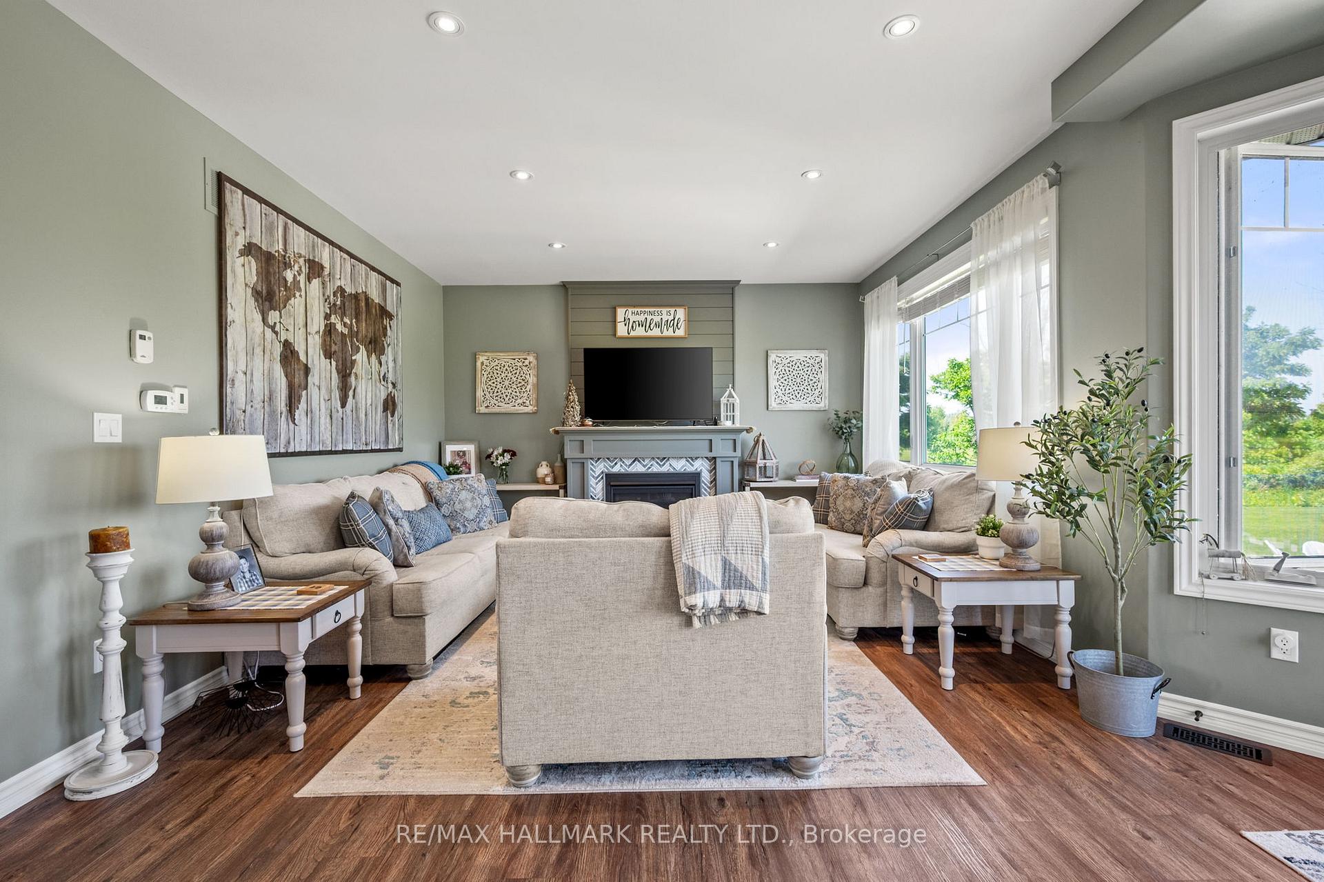 Photo 9 of 185 Riverbank Drive, Georgina, Pefferlaw — HOMEH