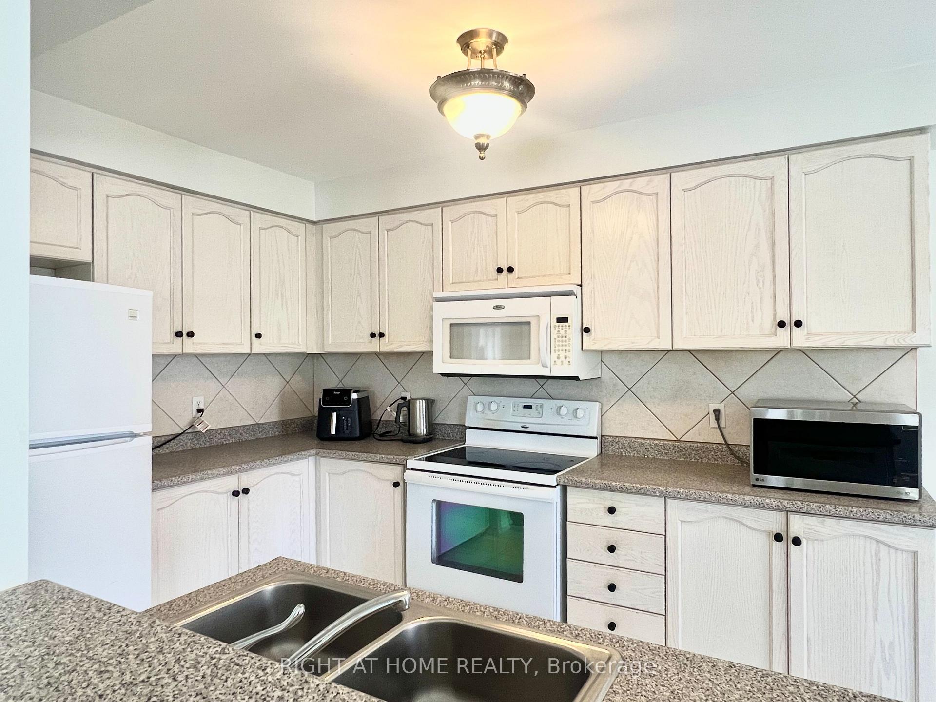 Photo 12 of Unit 15, 485 Green Road, Hamilton, Stoney Creek — HOMEH