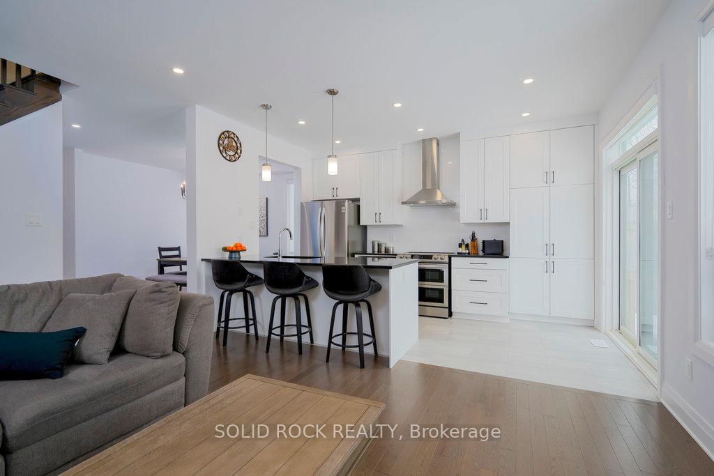 Photo 5 of 901 Atrium Ridge, Ottawa, Riverside South/Gloucester Glen — HOMEH