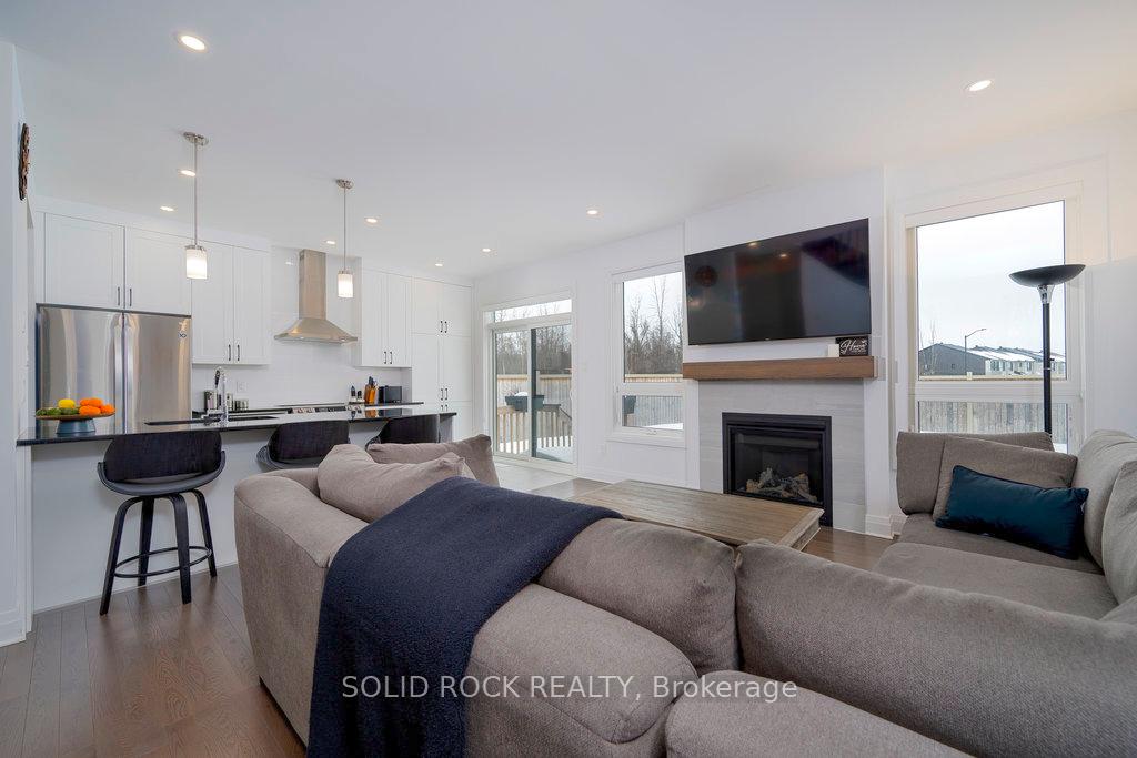 Photo 6 of 901 Atrium Ridge, Ottawa, Riverside South/Gloucester Glen — HOMEH