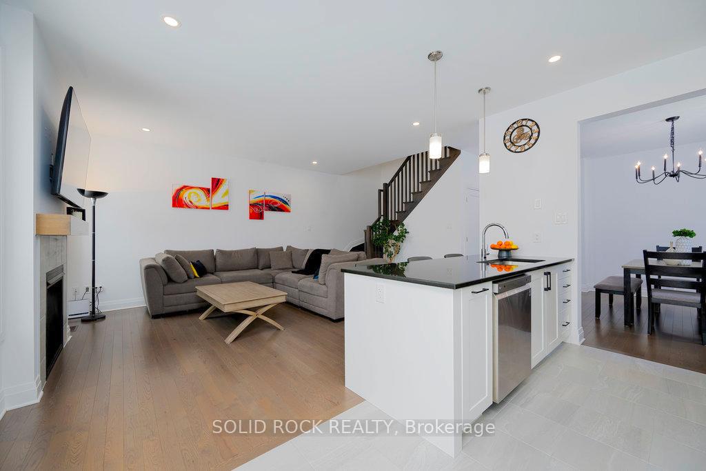 Photo 8 of 901 Atrium Ridge, Ottawa, Riverside South/Gloucester Glen — HOMEH