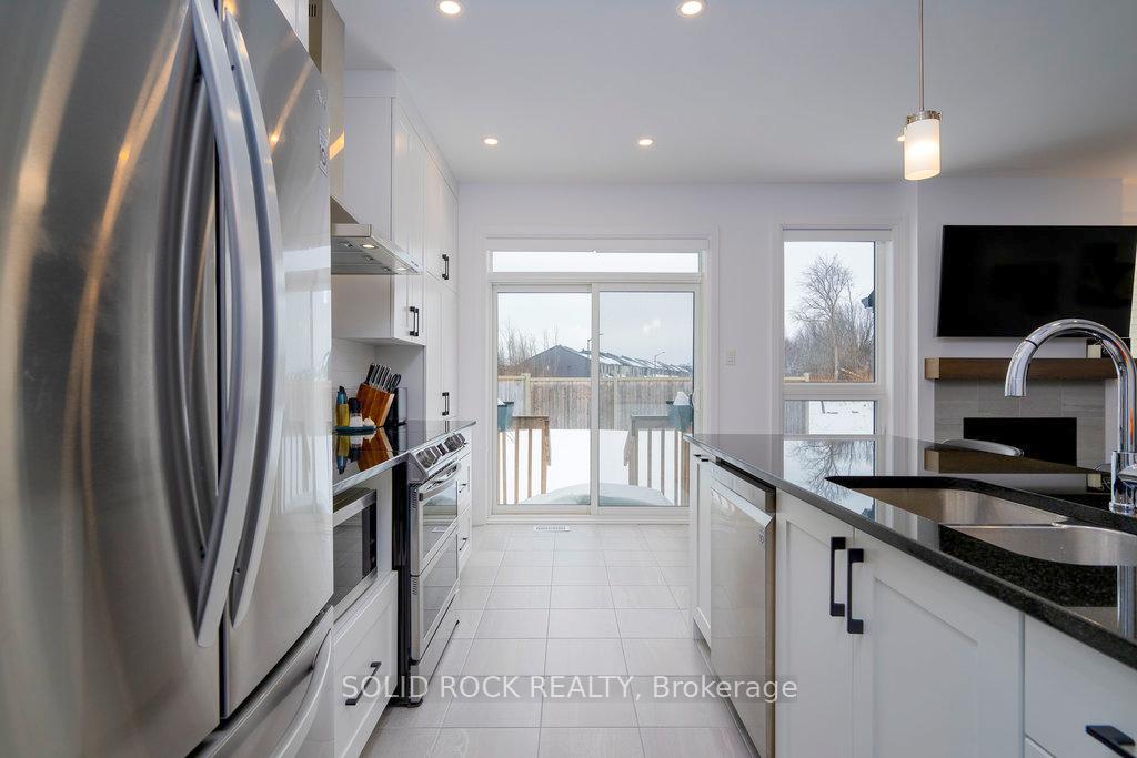 Photo 15 of 901 Atrium Ridge, Ottawa, Riverside South/Gloucester Glen — HOMEH