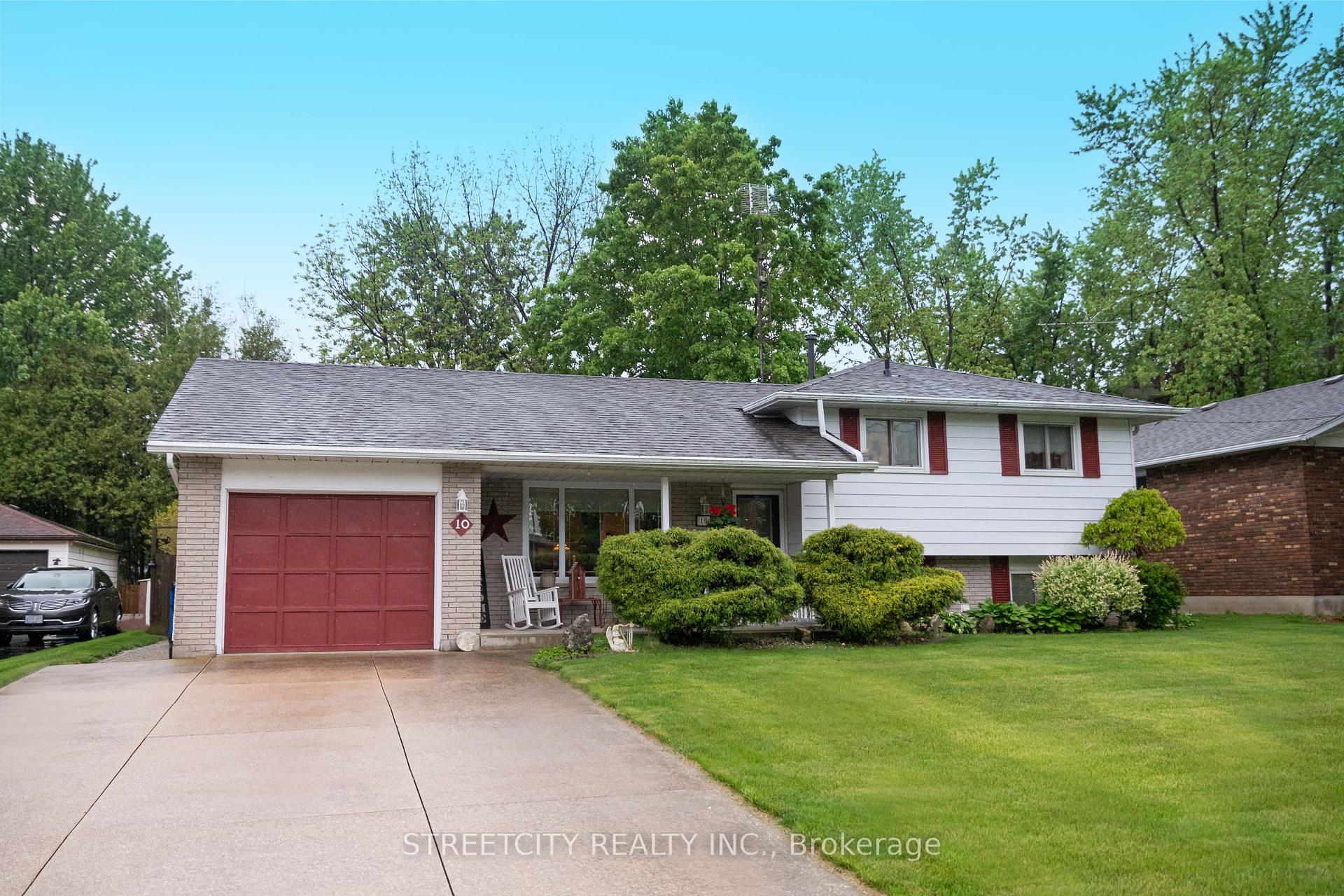 Photo 1 of 10 Hidden Valley Drive, Chatham-Kent, Blenheim — HOMEH