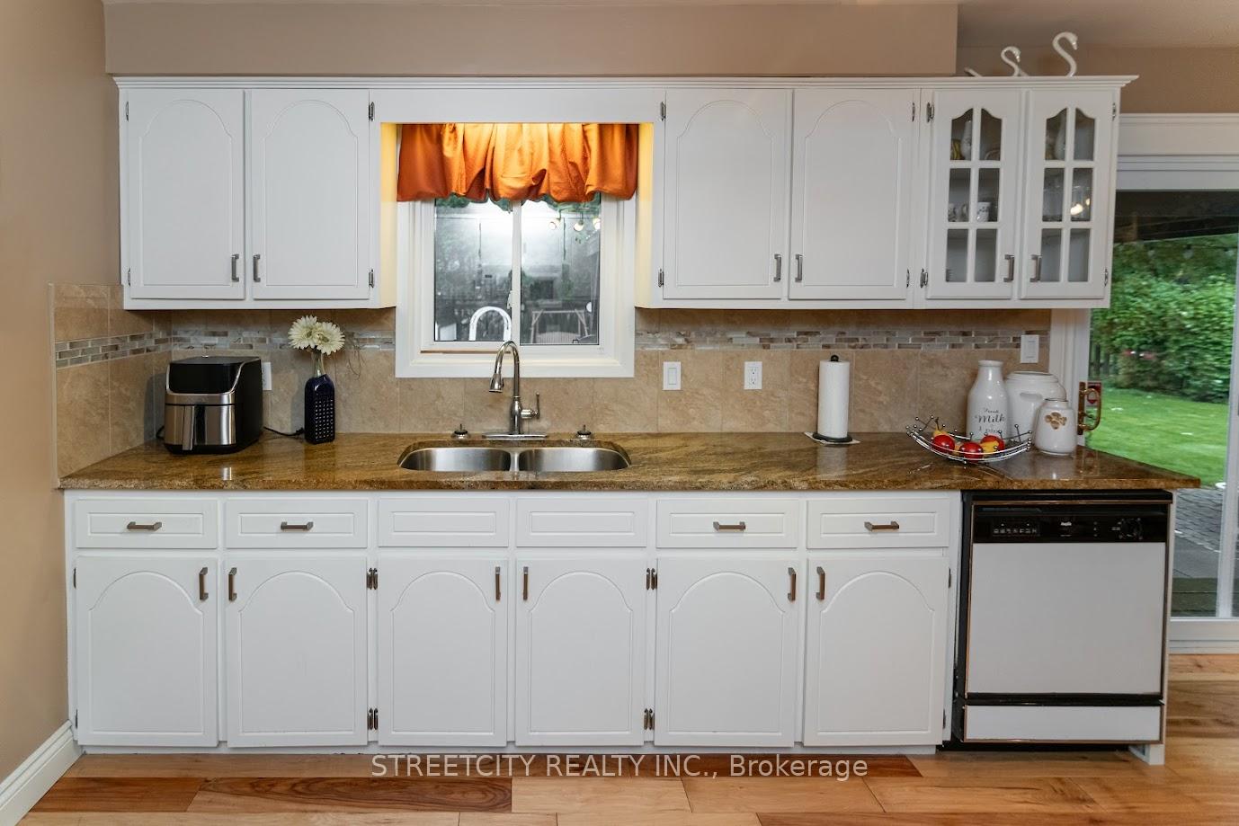Photo 6 of 10 Hidden Valley Drive, Chatham-Kent, Blenheim — HOMEH