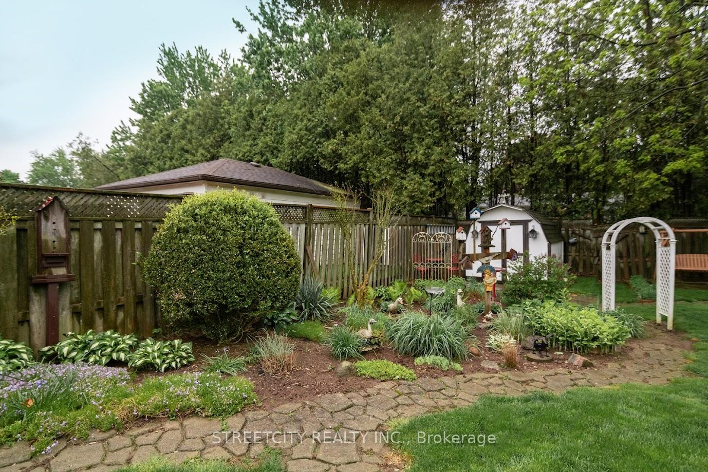 Photo 24 of 10 Hidden Valley Drive, Chatham-Kent, Blenheim — HOMEH