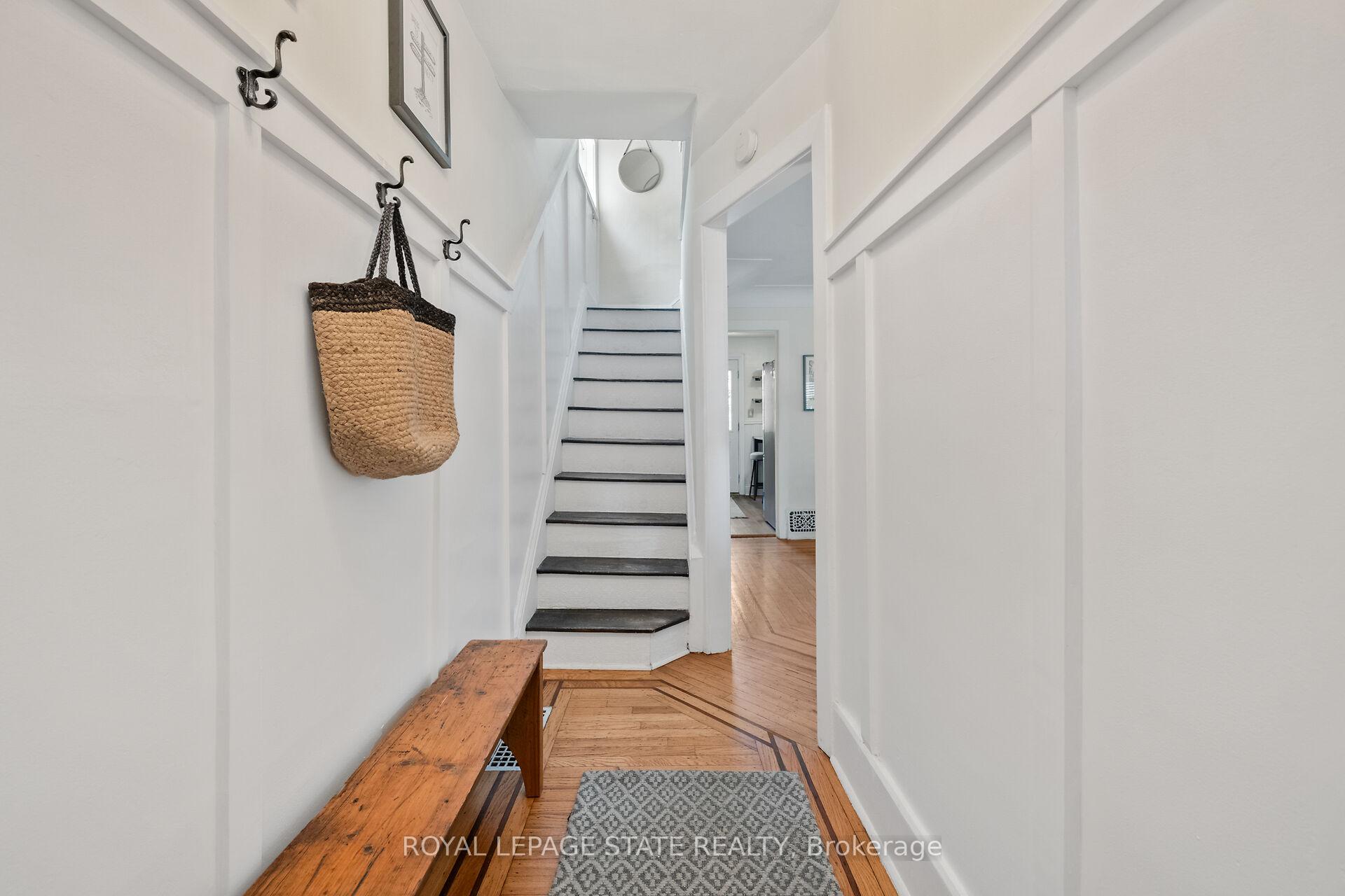 Photo 5 of 105 Grosvenor Avenue N, Hamilton, Crown Point — HOMEH