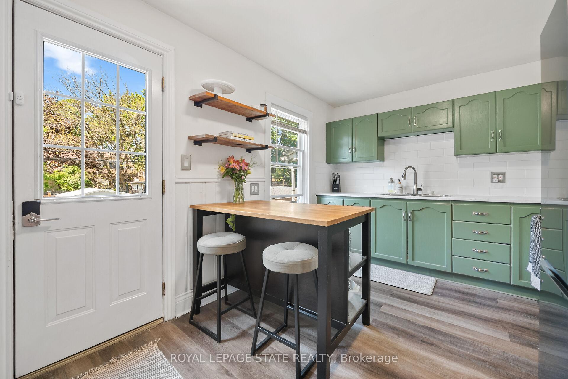 Photo 12 of 105 Grosvenor Avenue N, Hamilton, Crown Point — HOMEH