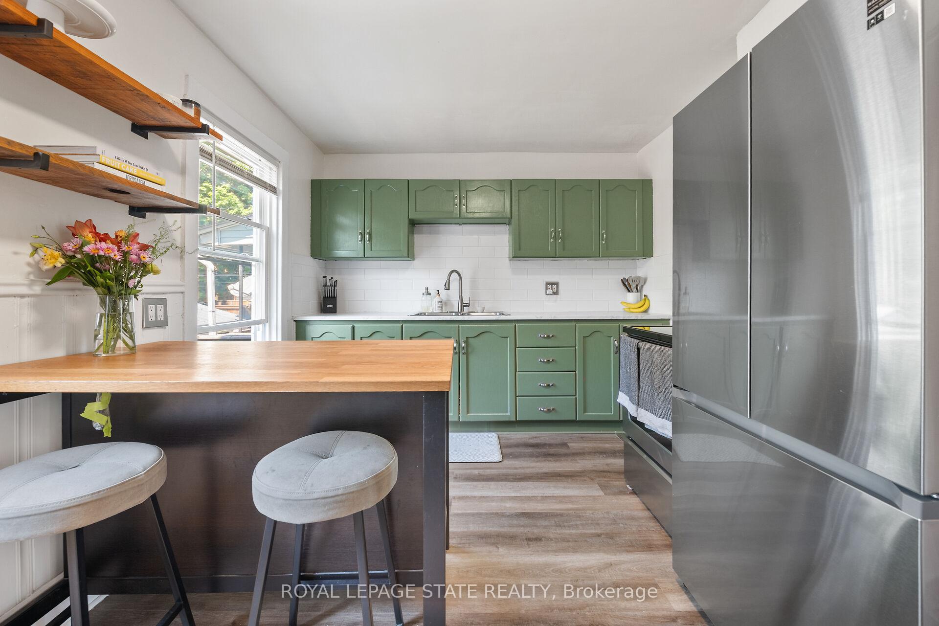 Photo 3 of 105 Grosvenor Avenue N, Hamilton, Crown Point — HOMEH