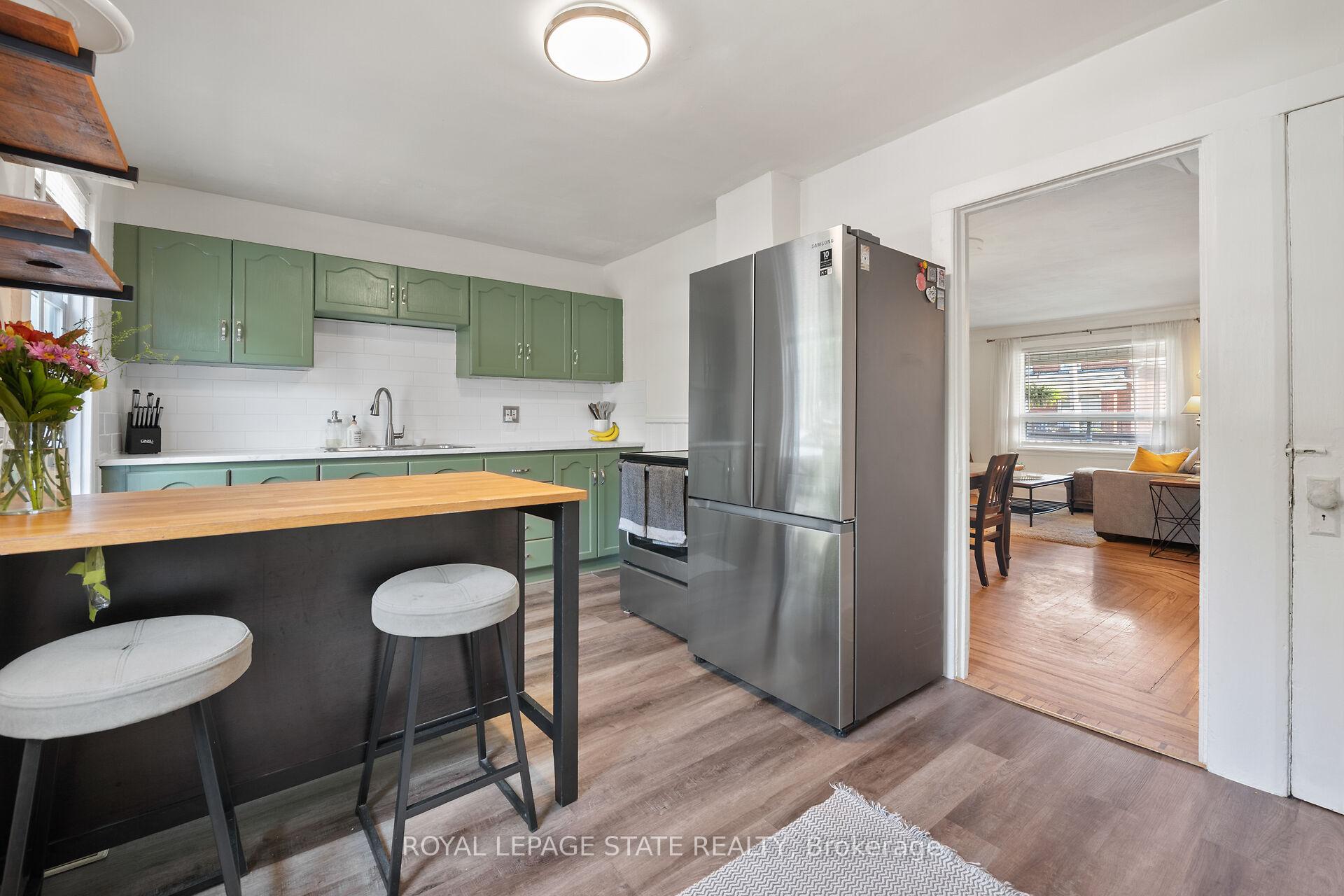 Photo 6 of 105 Grosvenor Avenue N, Hamilton, Crown Point — HOMEH