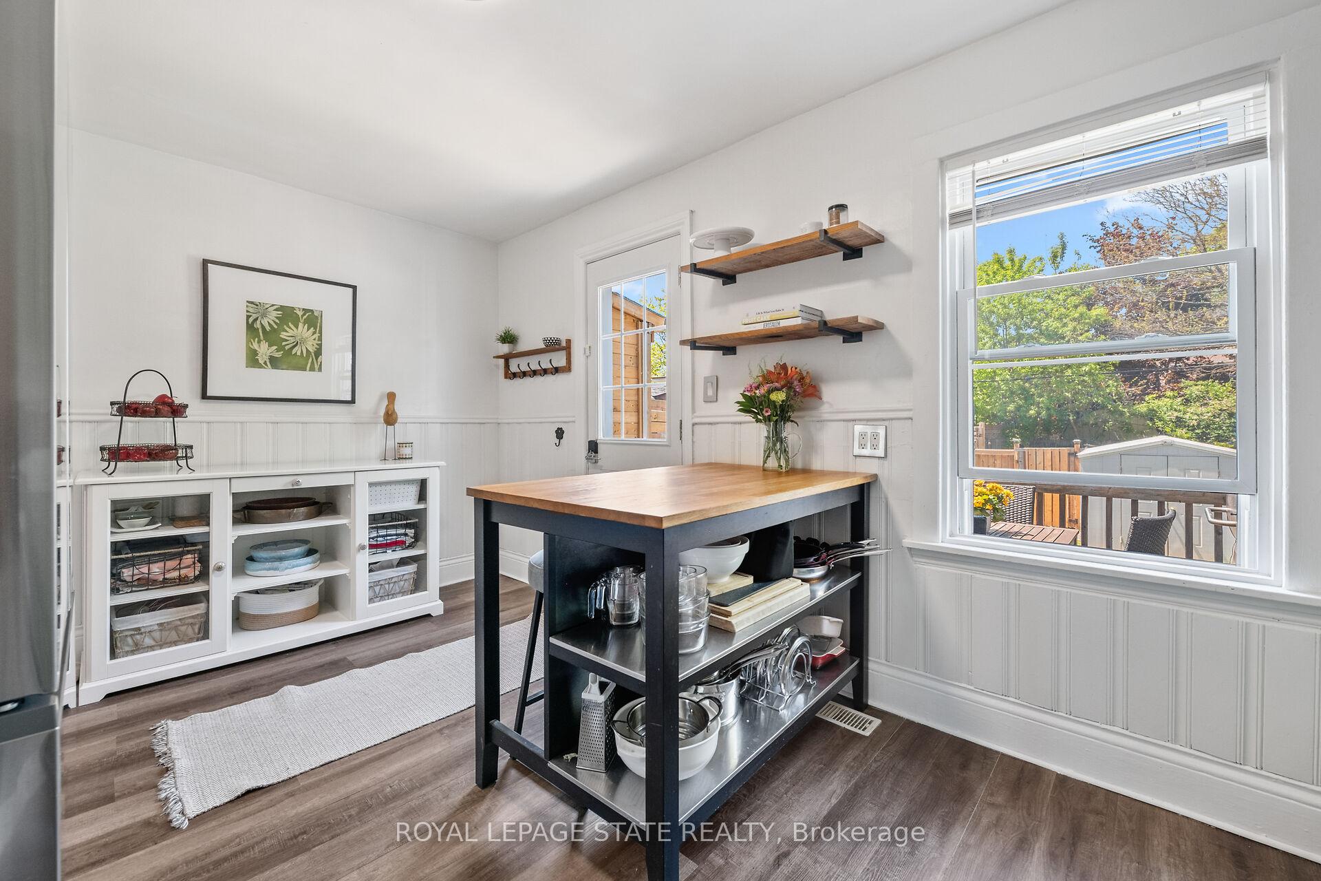 Photo 8 of 105 Grosvenor Avenue N, Hamilton, Crown Point — HOMEH