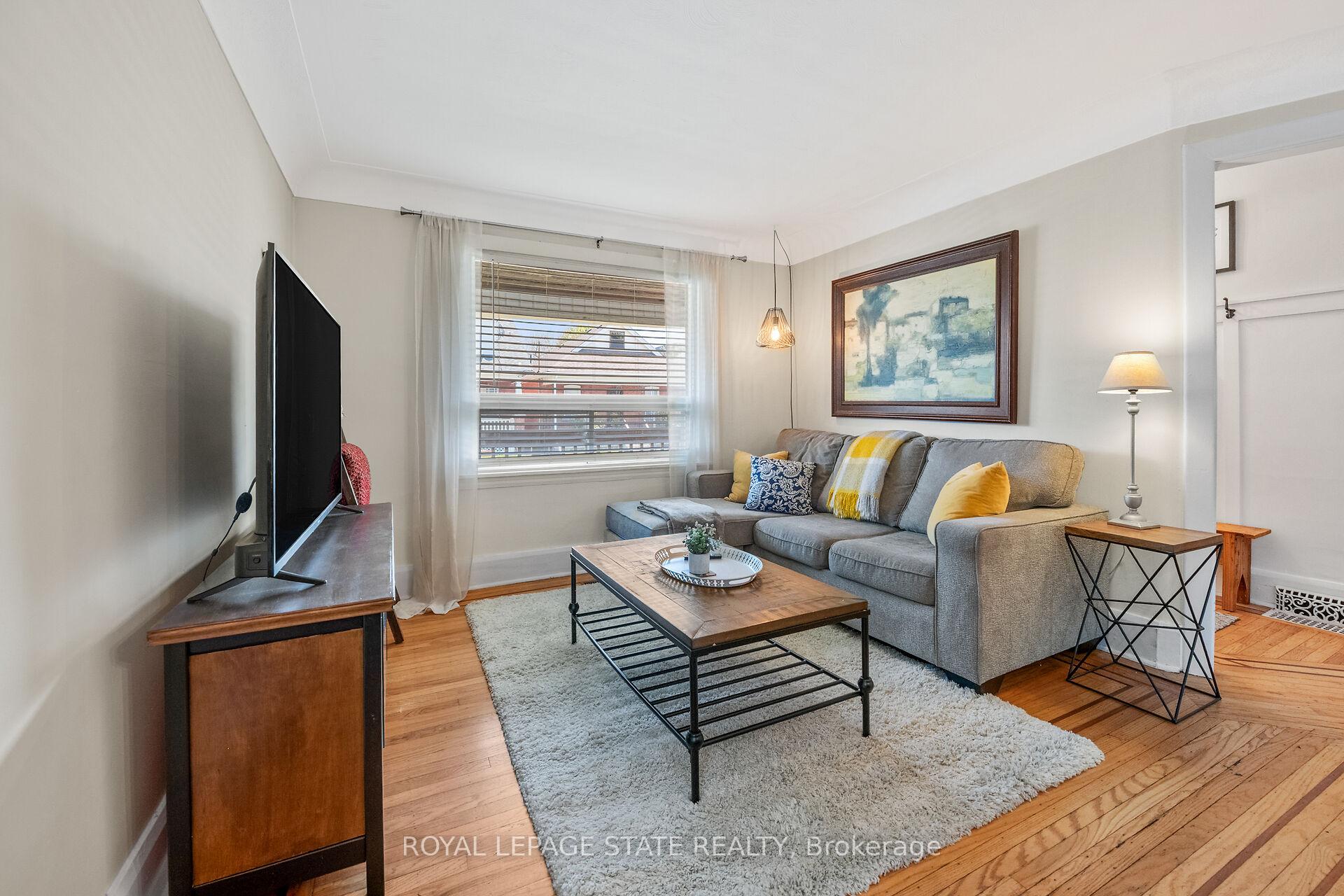 Photo 15 of 105 Grosvenor Avenue N, Hamilton, Crown Point — HOMEH