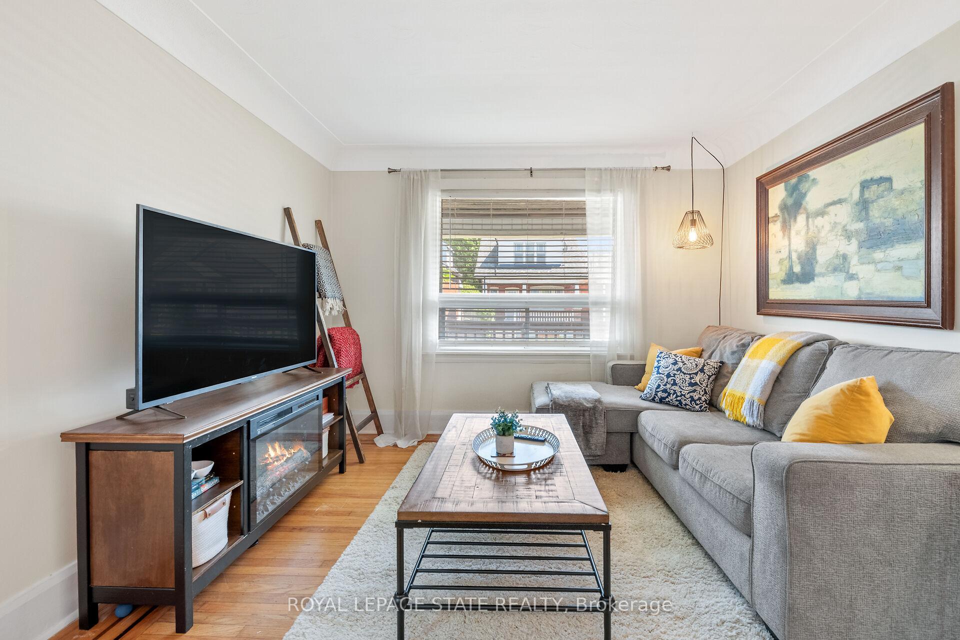 Photo 10 of 105 Grosvenor Avenue N, Hamilton, Crown Point — HOMEH