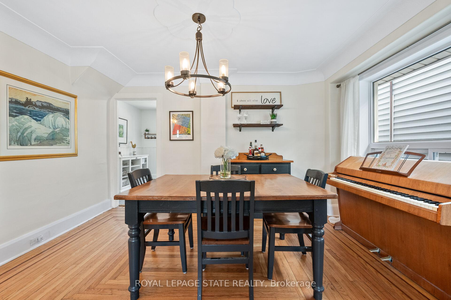 Photo 14 of 105 Grosvenor Avenue N, Hamilton, Crown Point — HOMEH