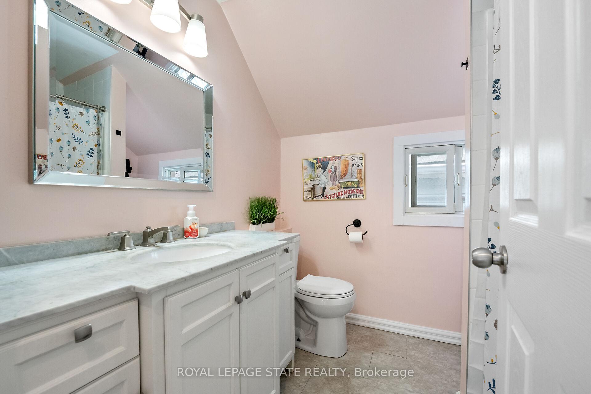 Photo 23 of 105 Grosvenor Avenue N, Hamilton, Crown Point — HOMEH