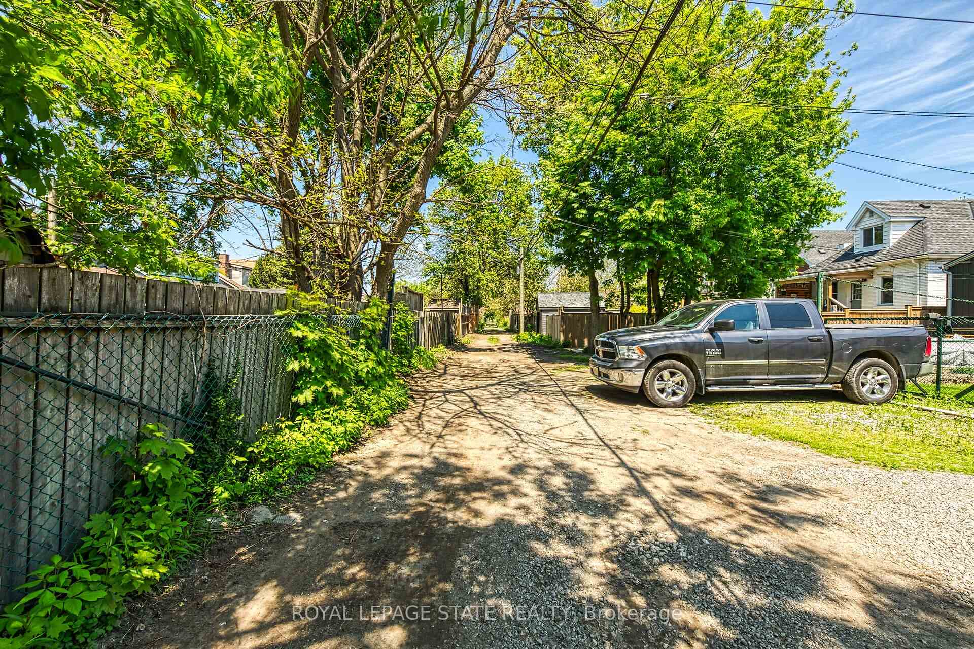 Photo 44 of 105 Grosvenor Avenue N, Hamilton, Crown Point — HOMEH
