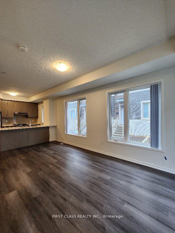 Photo 4 of Unit 184, 151 Honeycrisp Crescent, Vaughan, Vaughan Corporate Centre — HOMEH