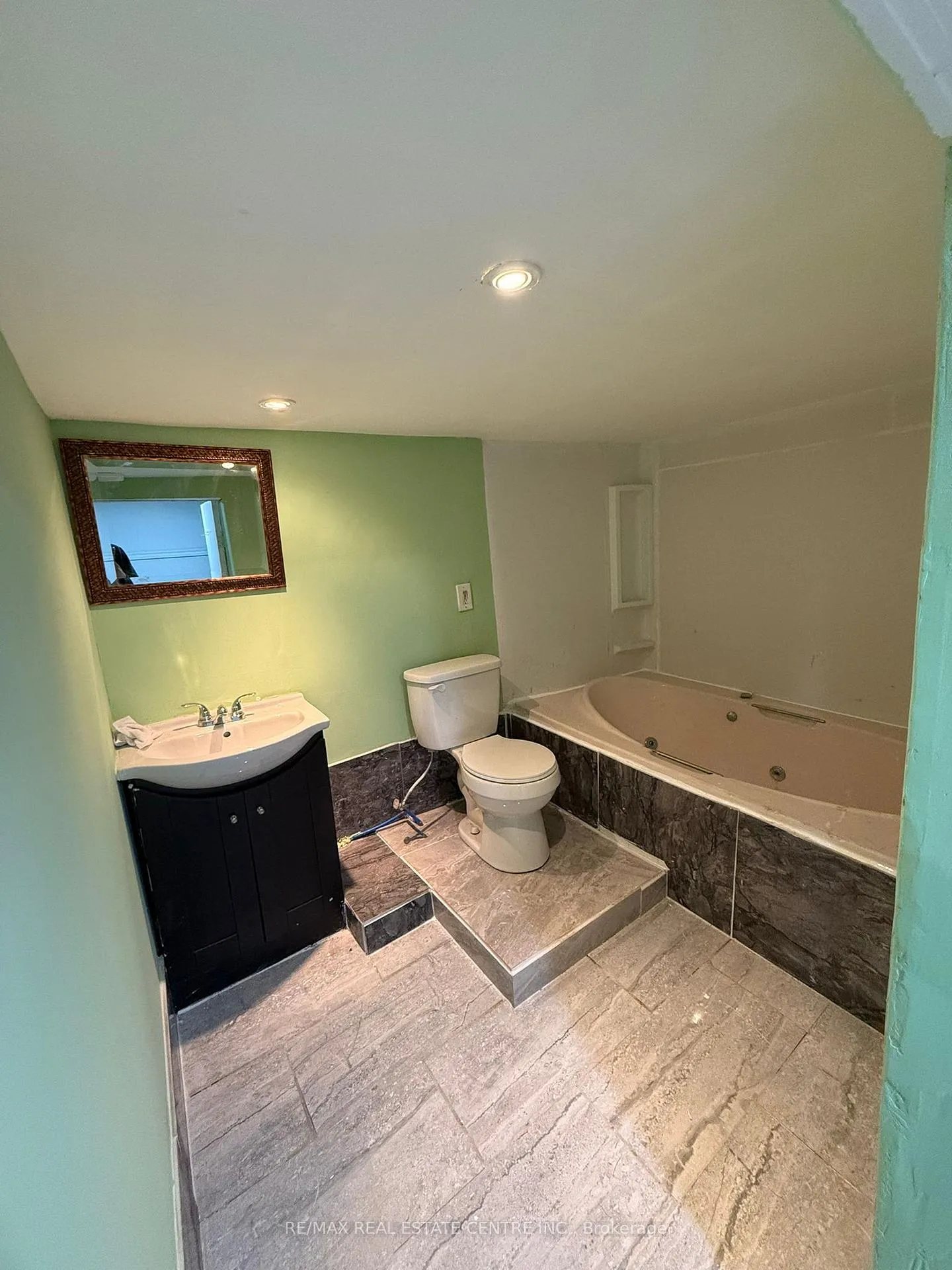 Photo 5 of 125 Davis Street, Thorold, Allanburg/Thorold South — HOMEH