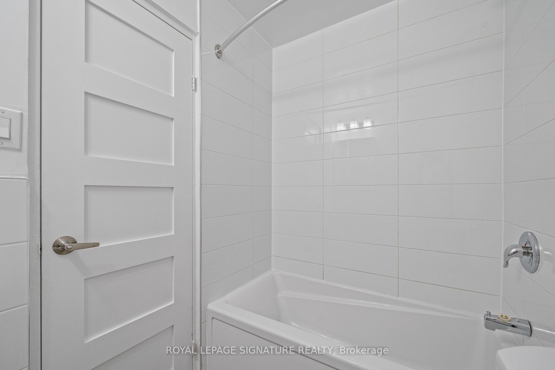 Photo 5 of Unit 2501, 666 Spadina Avenue, Toronto, University — HOMEH