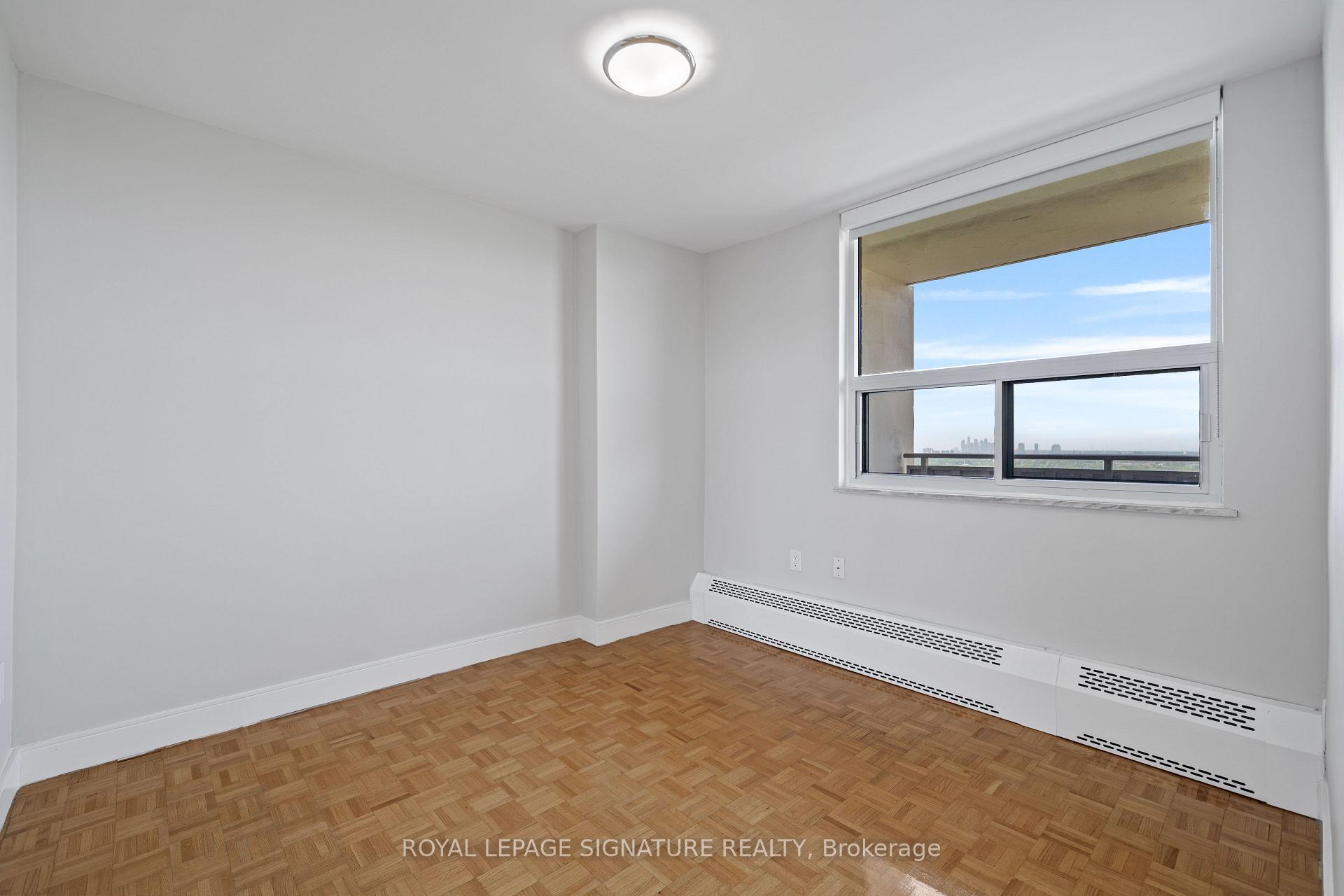 Photo 10 of Unit 2501, 666 Spadina Avenue, Toronto, University — HOMEH