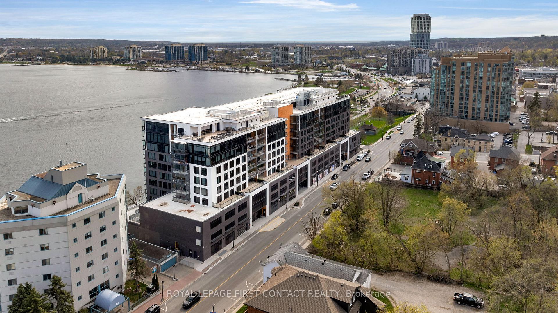 Front of Unit 421, 185 Dunlop Street E