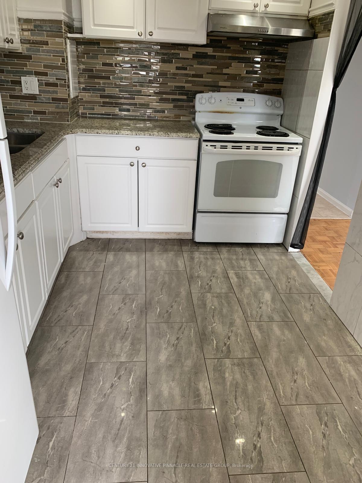 Photo 3 of Unit 1909, 10 Sunny Glenway, Toronto, Flemingdon Park — HOMEH