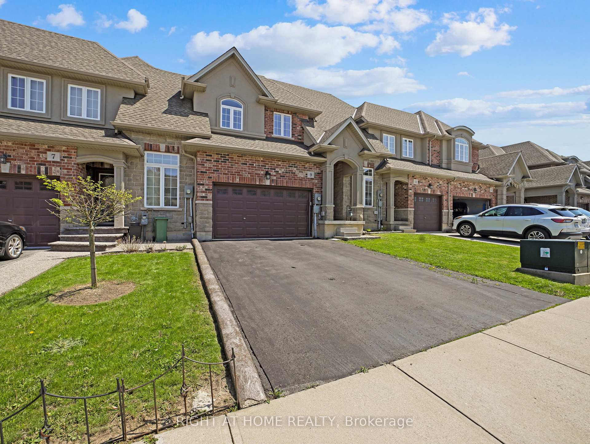 Photo 12 of 9 Medici Lane, Hamilton, Carpenter — HOMEH