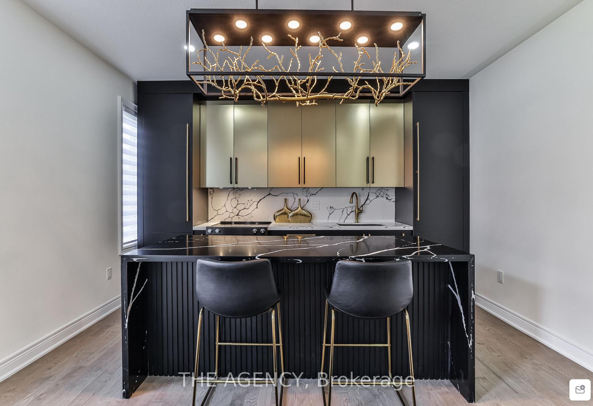 Photo 1 of 152 Coldwell Bay Circle, Vaughan, Kleinburg — HOMEH