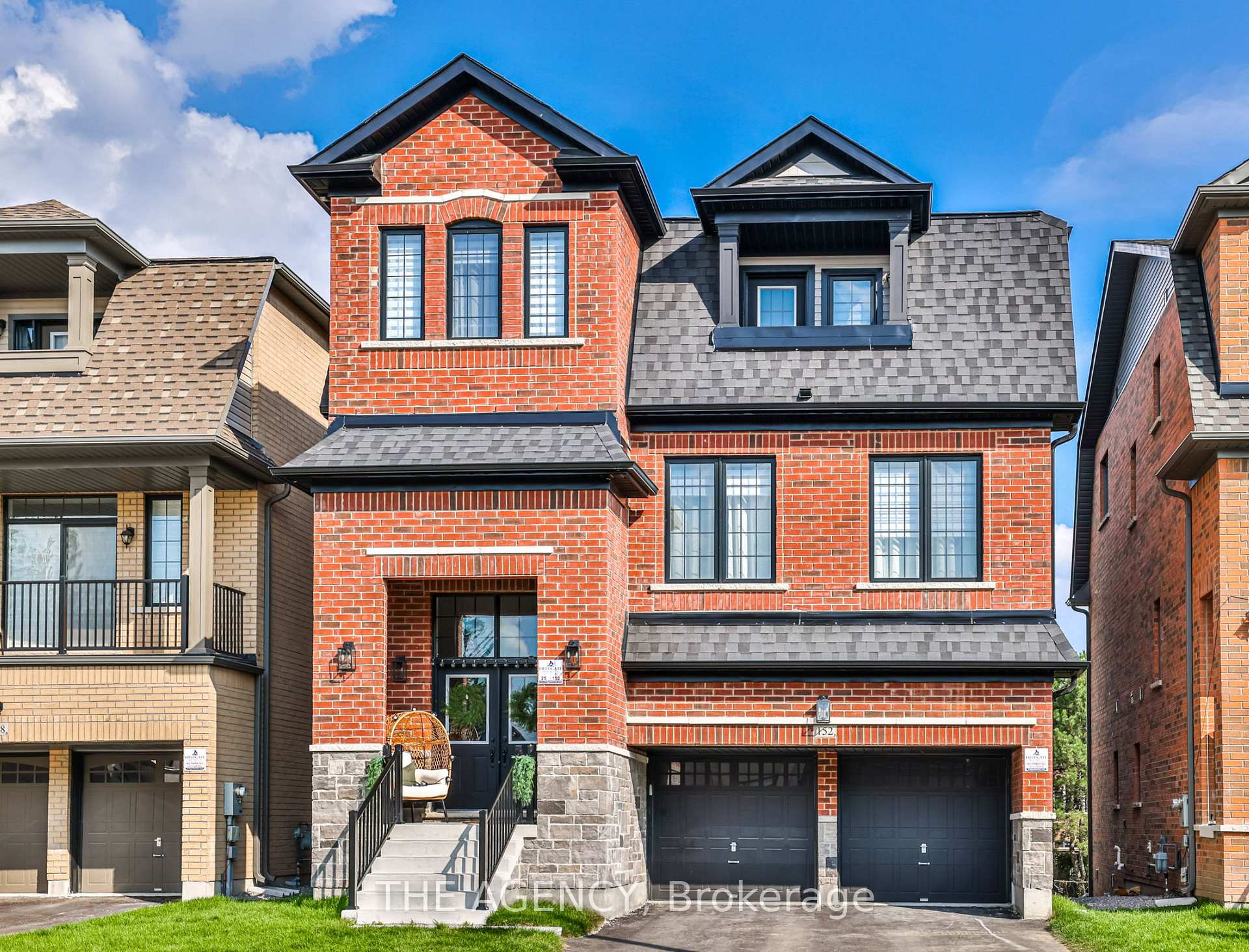 Photo 2 of 152 Coldwell Bay Circle, Vaughan, Kleinburg — HOMEH